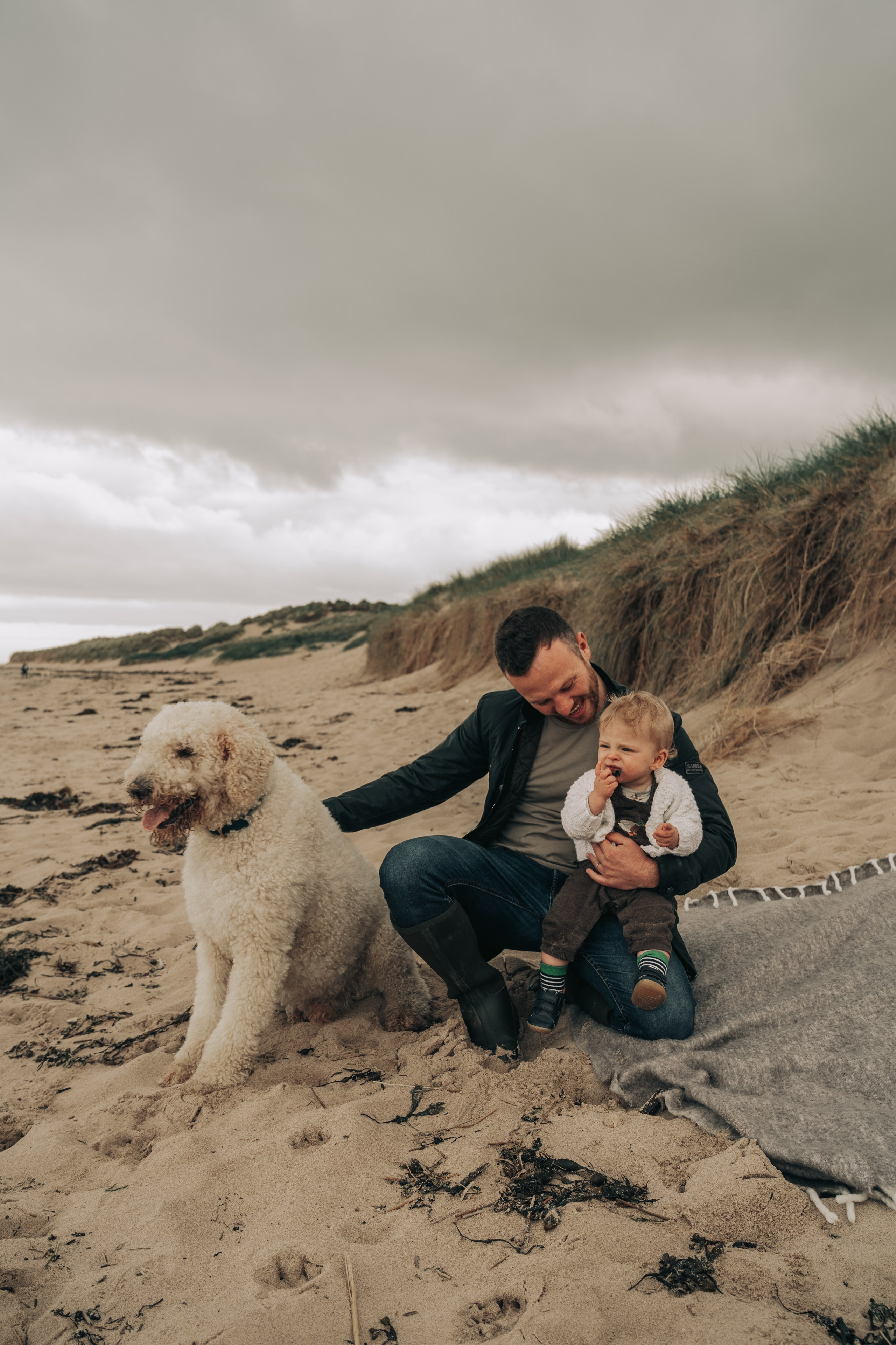 Family photog session at Cresswell Beach, Northumberland. Newcastle Upon Tyne Photographer Yana Balatskaya