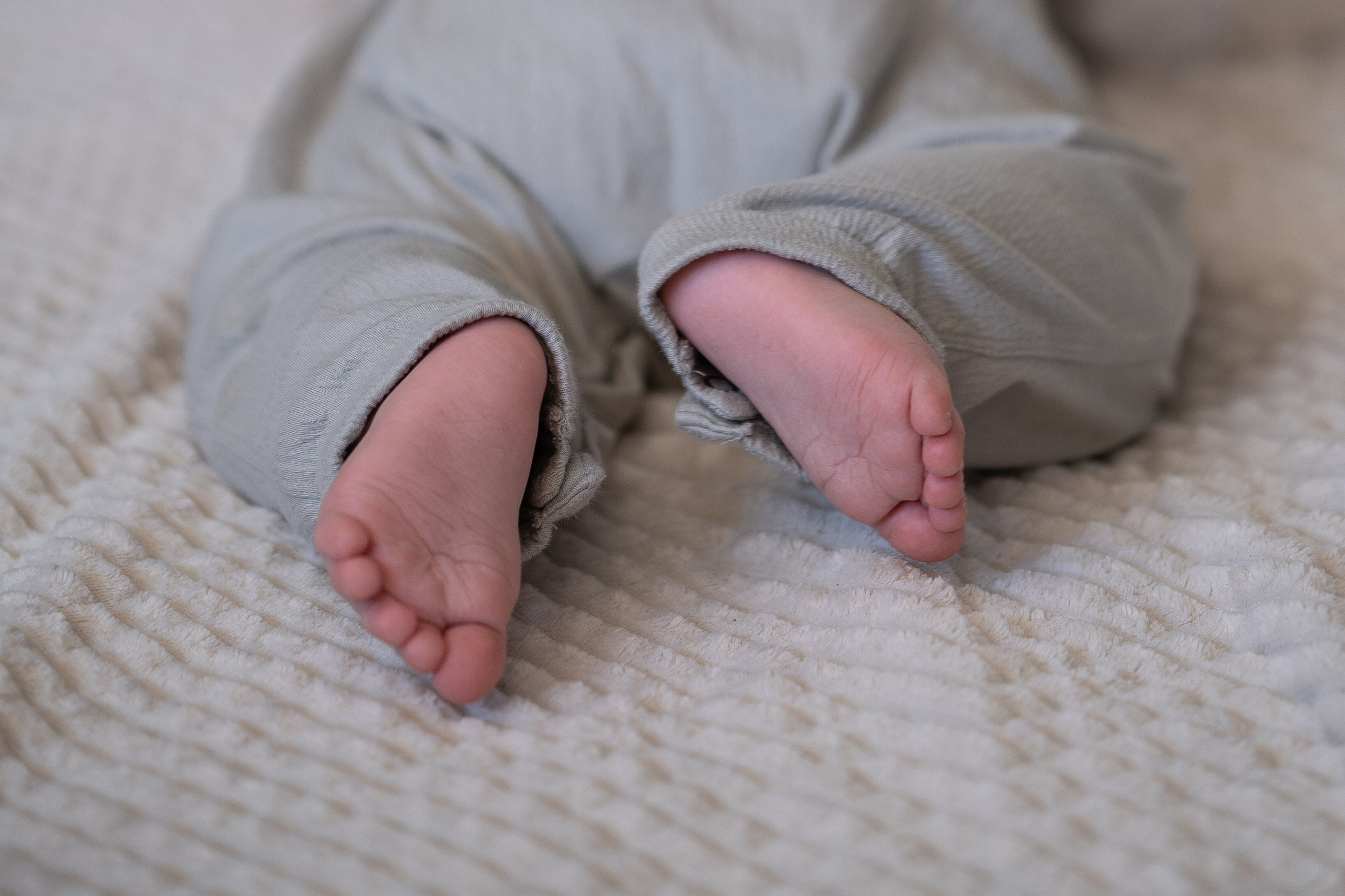 Sußer Junge. Newborn Baby Fotografie Flensburg Babyfotoshooting