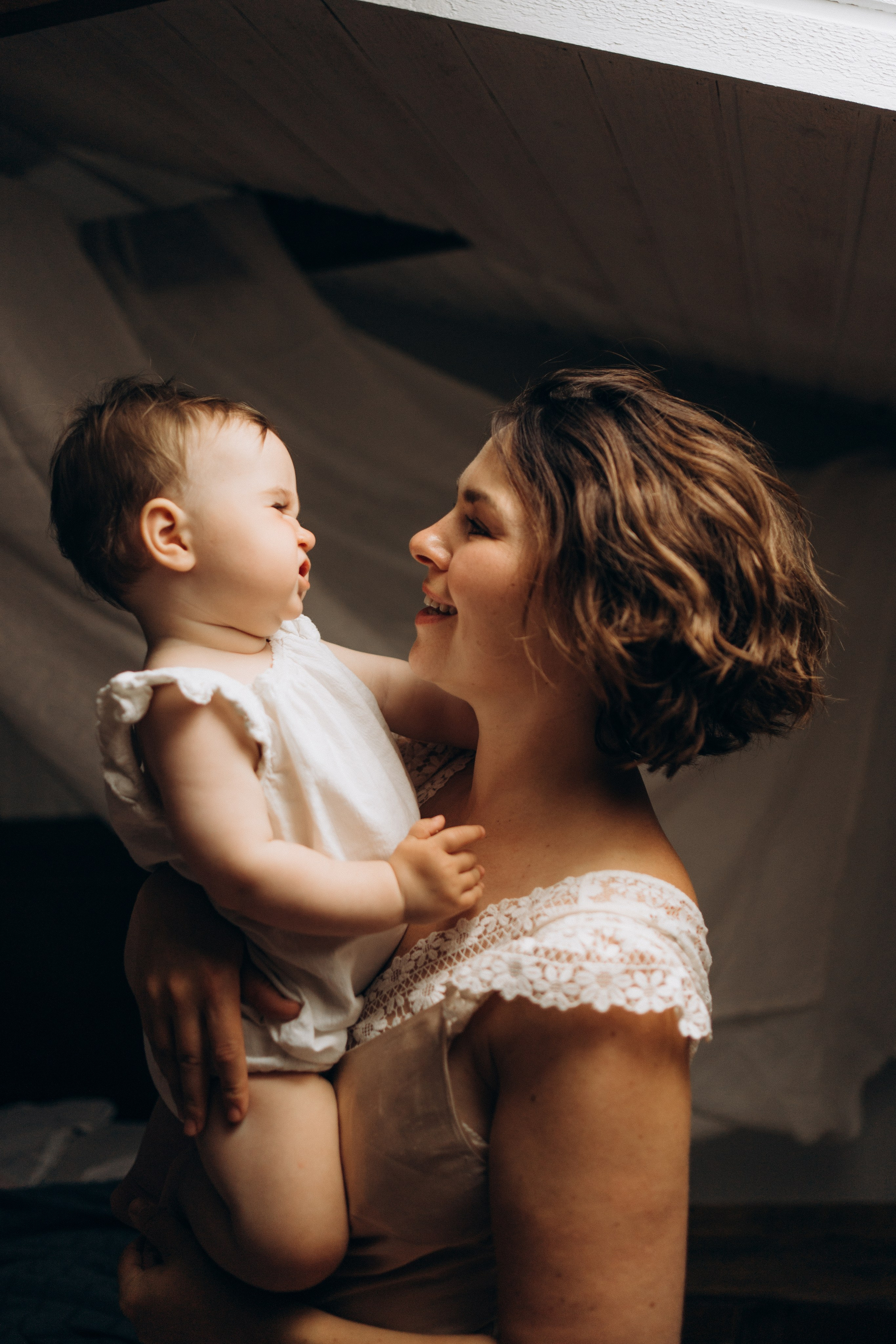 Julia & Grace. Family photographer in Helsinki, Victoria Guadagno