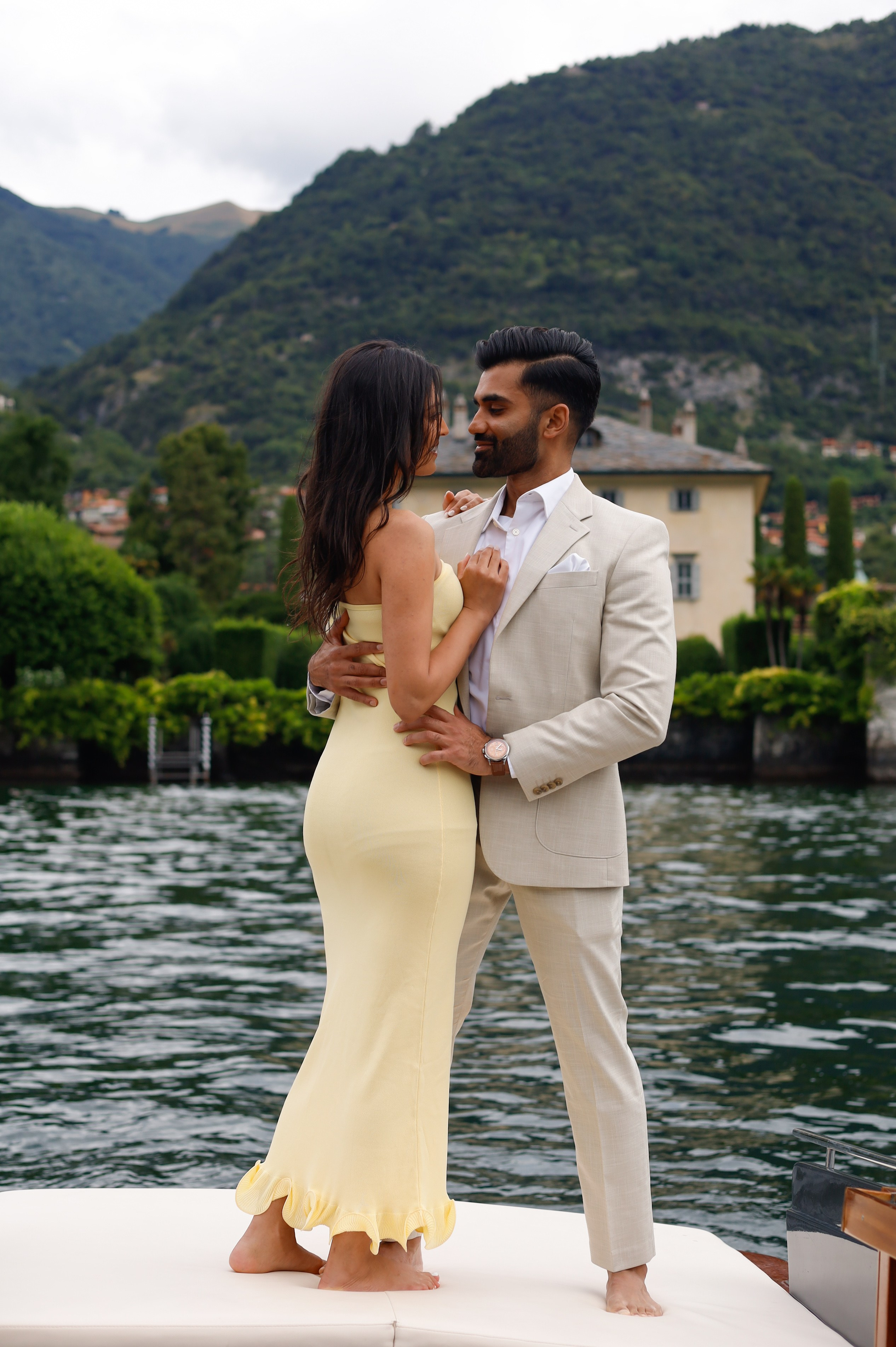 Lake Como Proposal on a Luxury Boat. Proposal Photographer in Lake Como