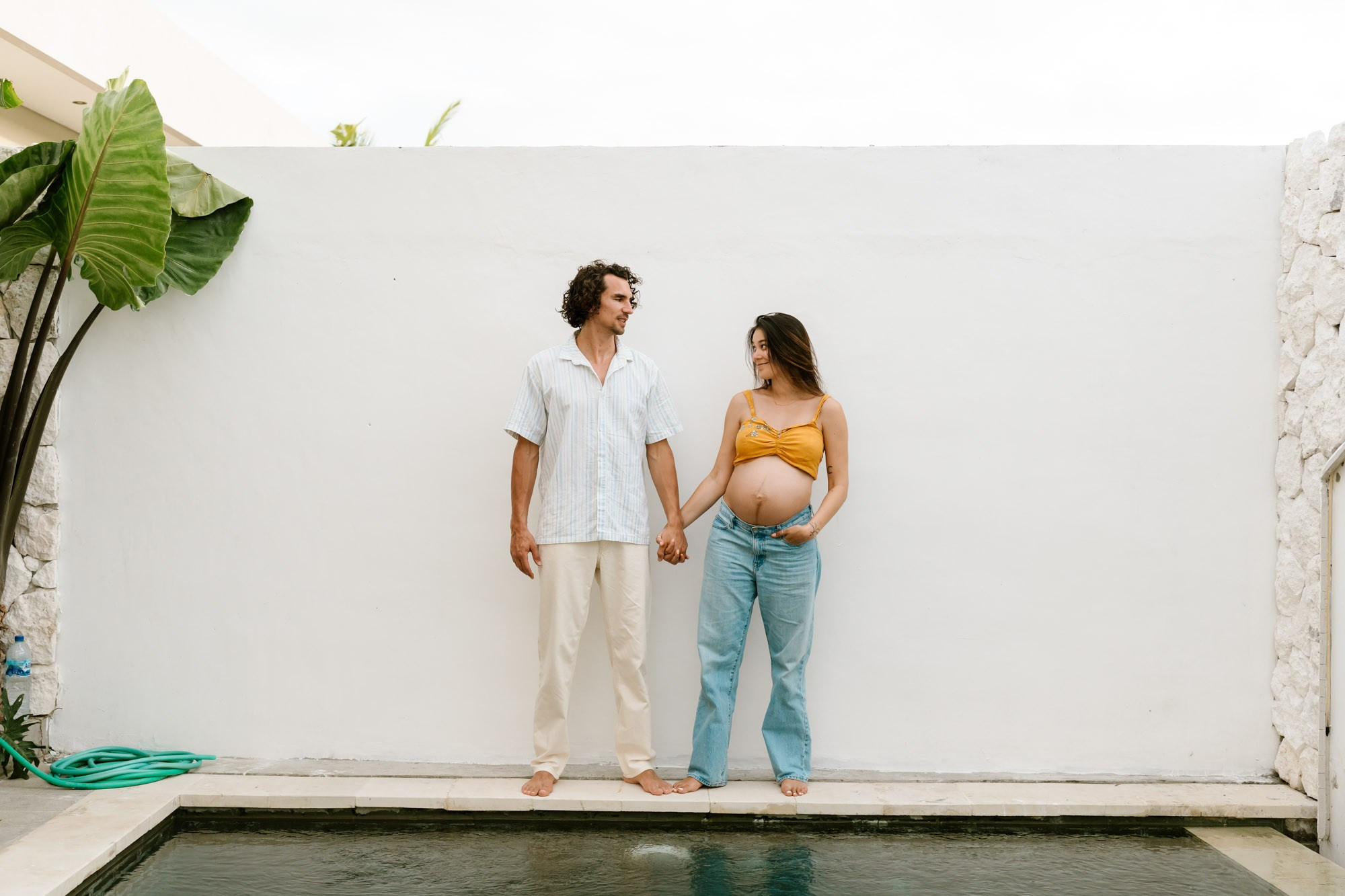 LARISSA & SJUUL MATERNITY. Female Photographer in Bali