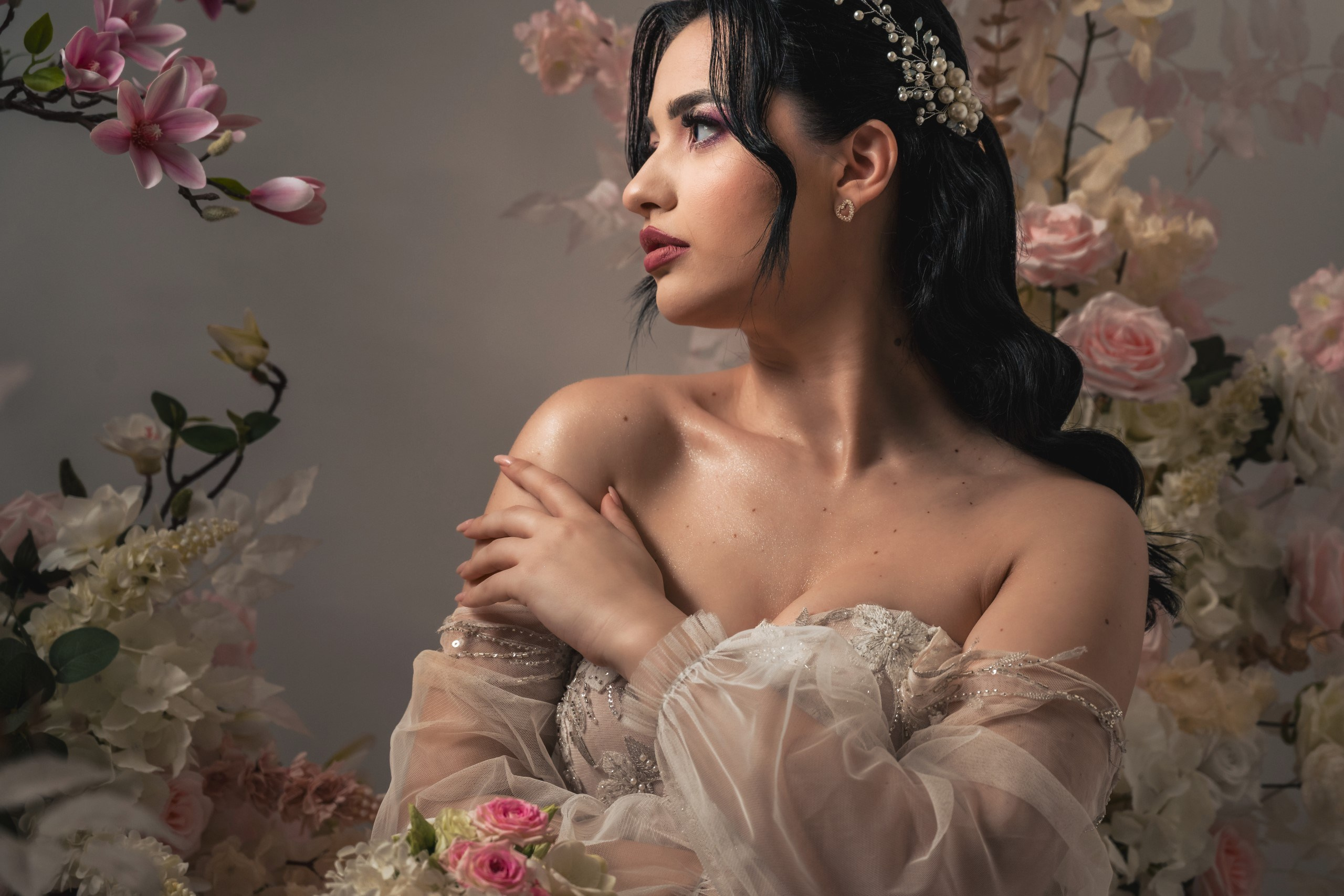 Portret delicat de mireasă cu flori, fotografie de nuntă realizată în Slobozia