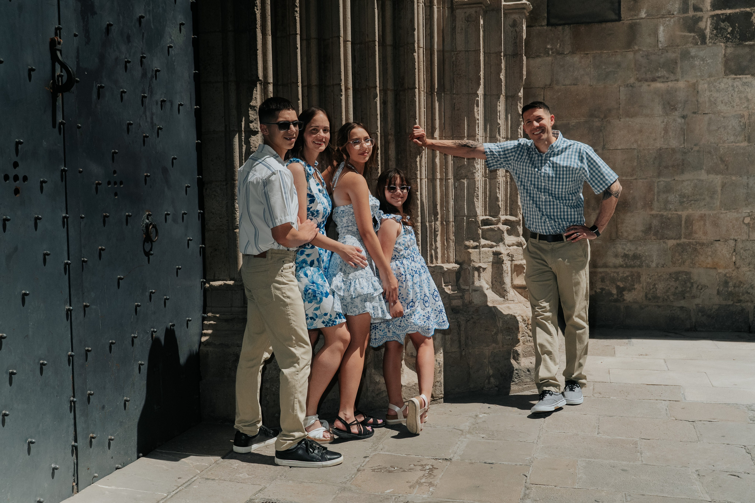 Barcelona Family Photoshoot — Family Photographer in Barcelona. DiaFoto — Wow Photographer in Barcelona | Premium Barcelona Photoshoot Experience
