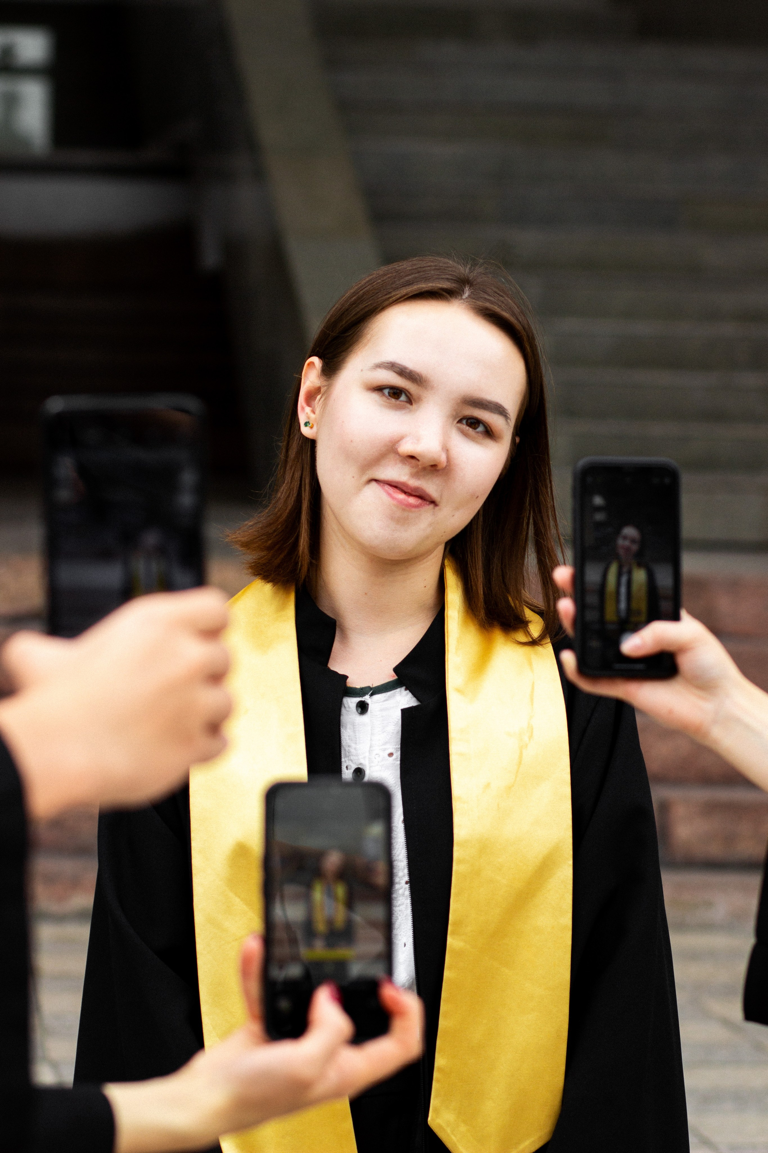 Групповая выпускная фотосессия в Бишкеке — яркие моменты прощания с университетом. Фотограф в Бишкеке — Ольга