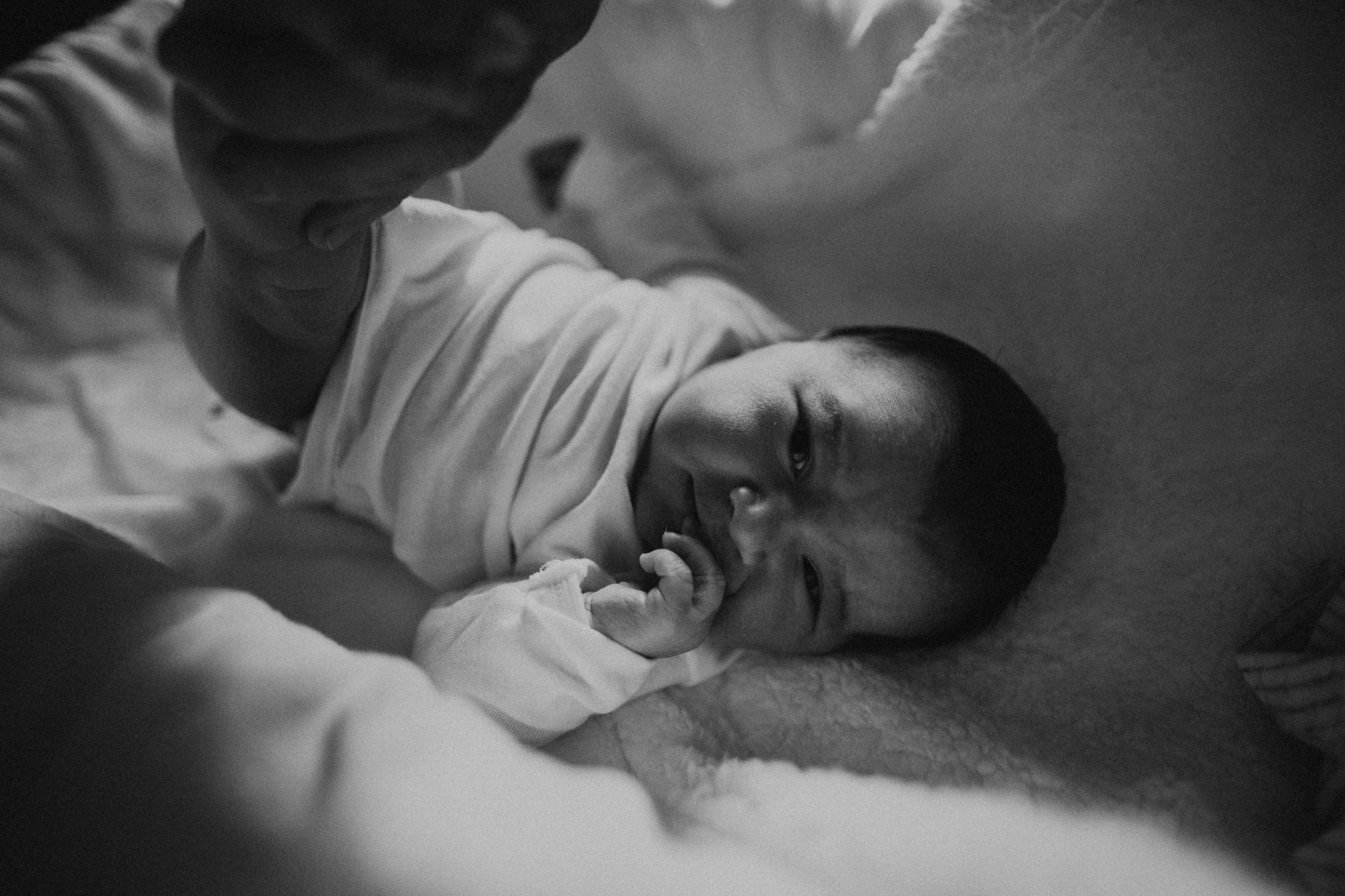 1 day before & after Helen’s Birth. Fotografa documental de familia e nascimento em Florianópolis SC Daria Ermolaev