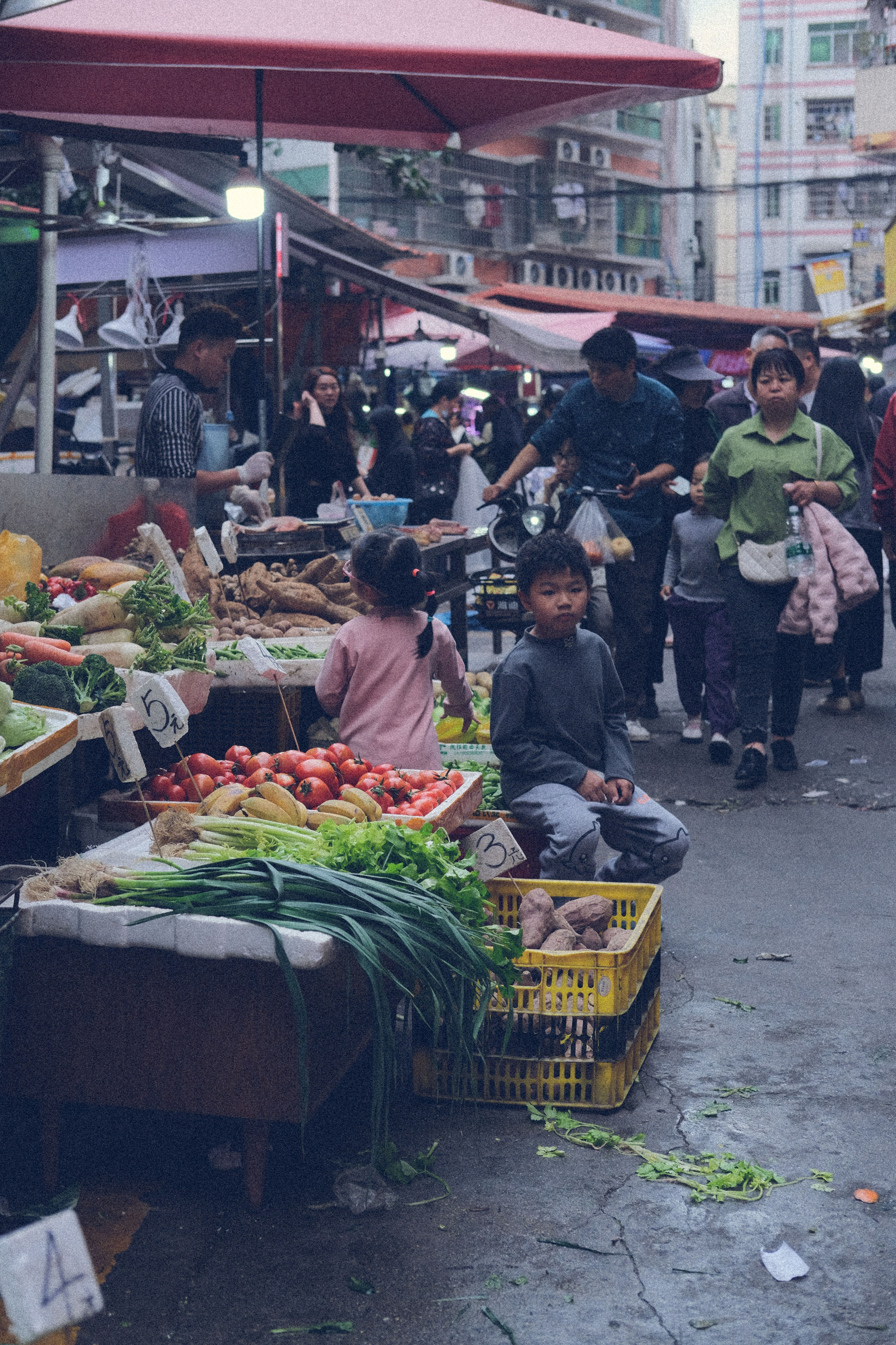 Candid Street Photography China | Photo by Yukophotography | 广州