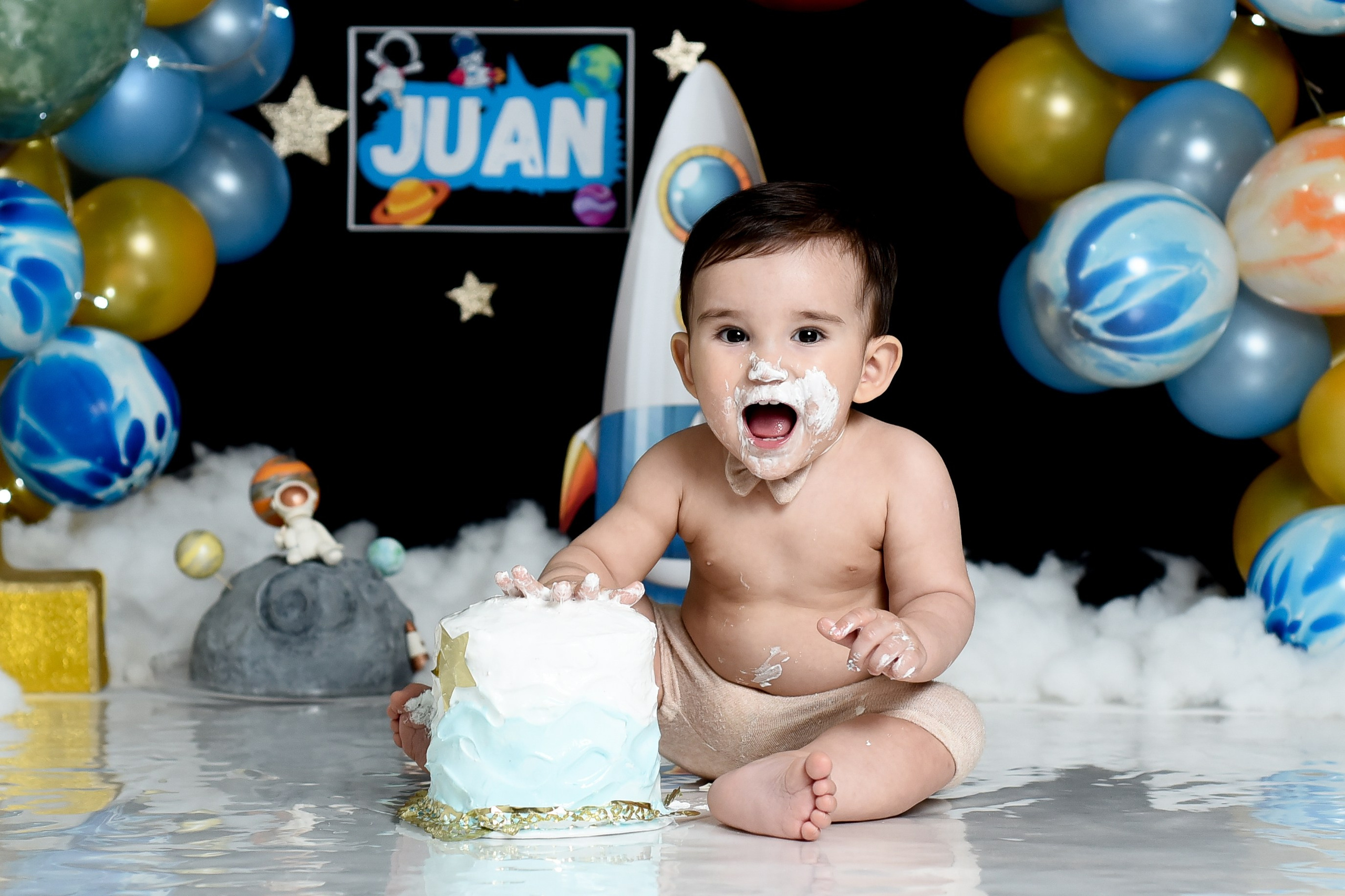 Sesión 1er año de Juan. Temática: Astronauta. Fotografo de casamiento en misiones y fotógrafo de familia  Posadas