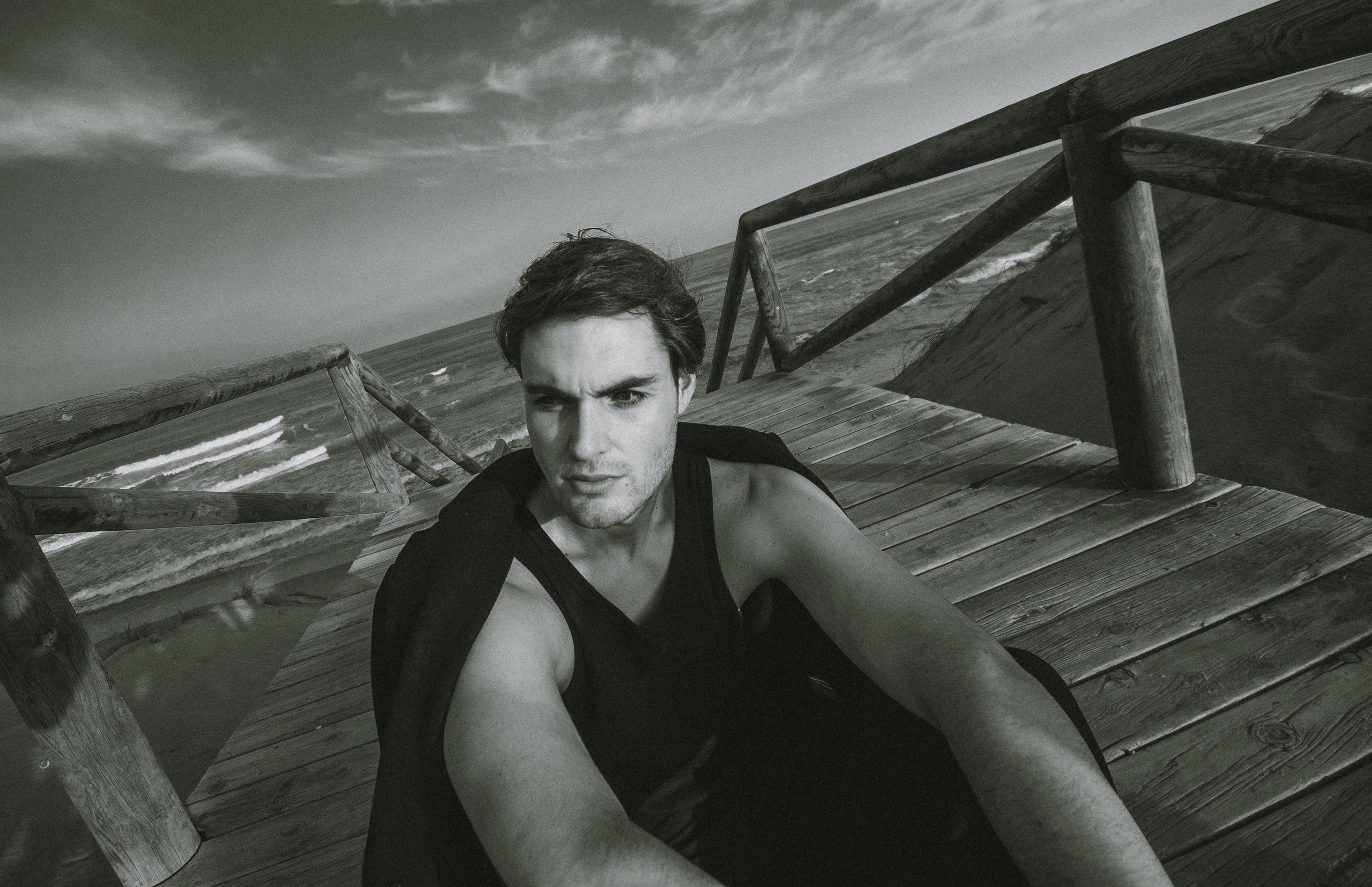 Фотосессия для актера Jaime Medina в дюнах — фотограф Андрей Луковников, Испания (Гуардамар, Аликанте, Торревьеха)