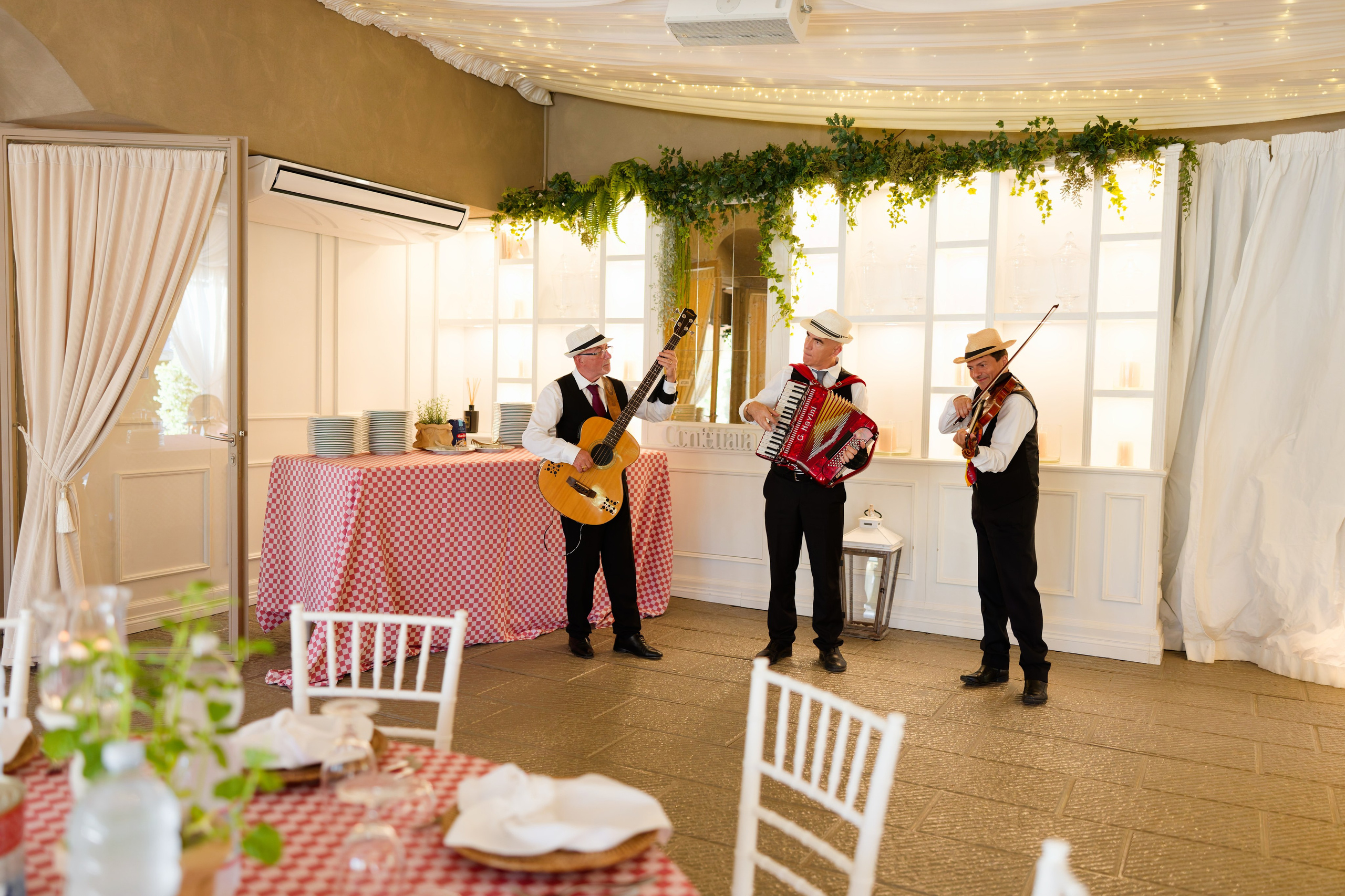 Pizza Party at Tenuta Massini, Florence, Italy. Destination Wedding Photographer — Nikita Burtsev