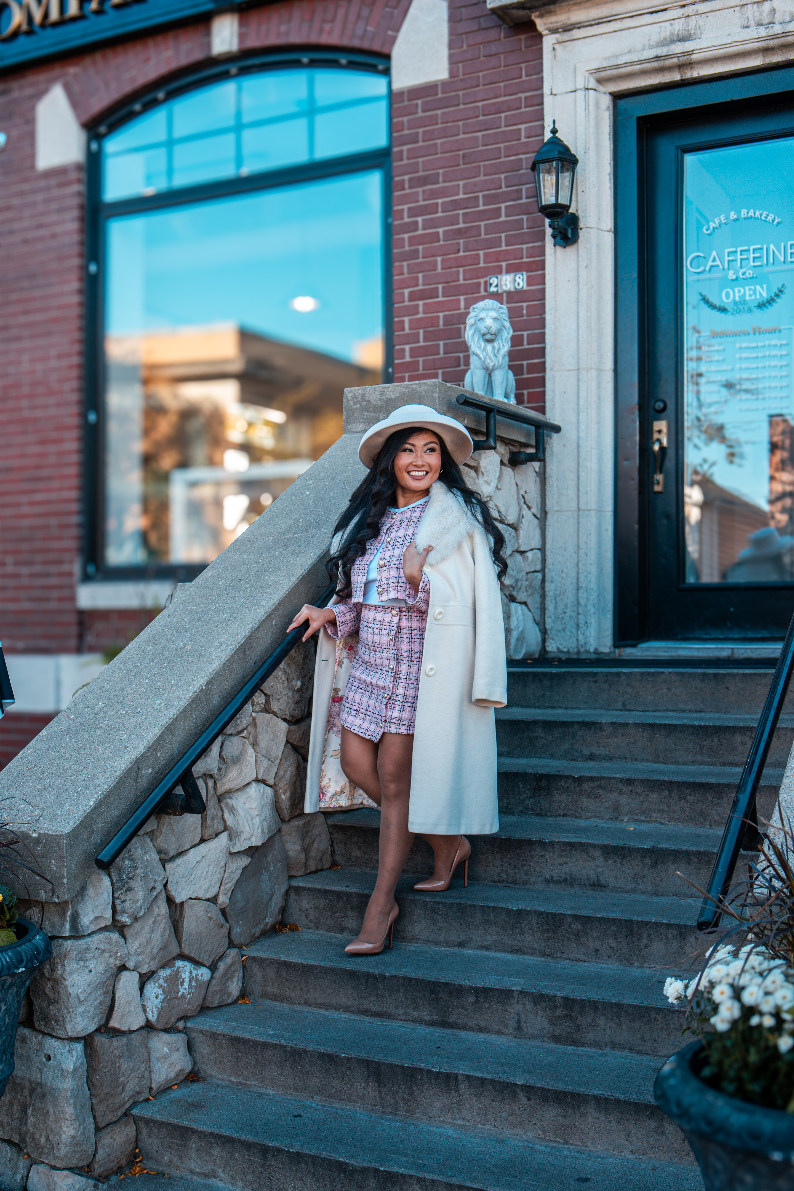 Individual portrait session in a café in Windsor, Ontario, combining a warm ambiance with creative photography.