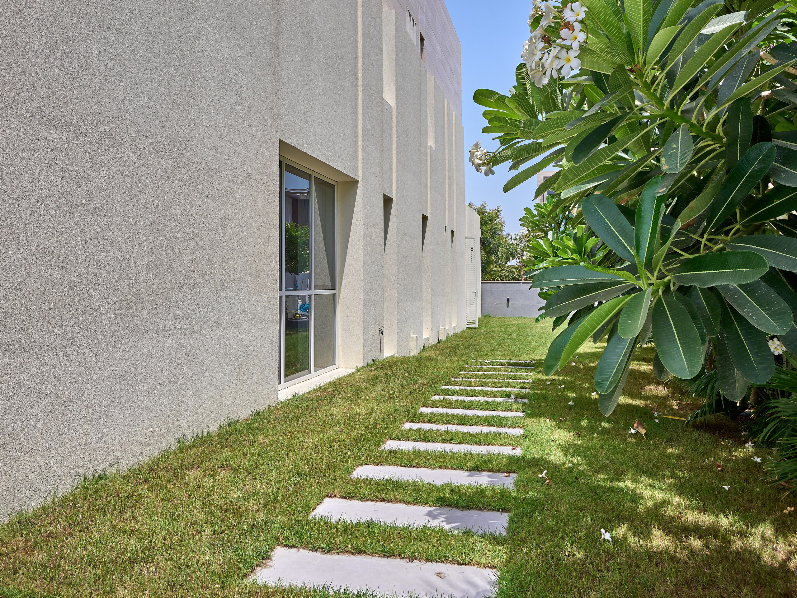 Real Estate Photography in Dubai — Interior & Villa Photos for Bayut, Airbnb, Property Finder. Hotel Photographer in Dubai — Interiors & Commercial by Oleg Novikov