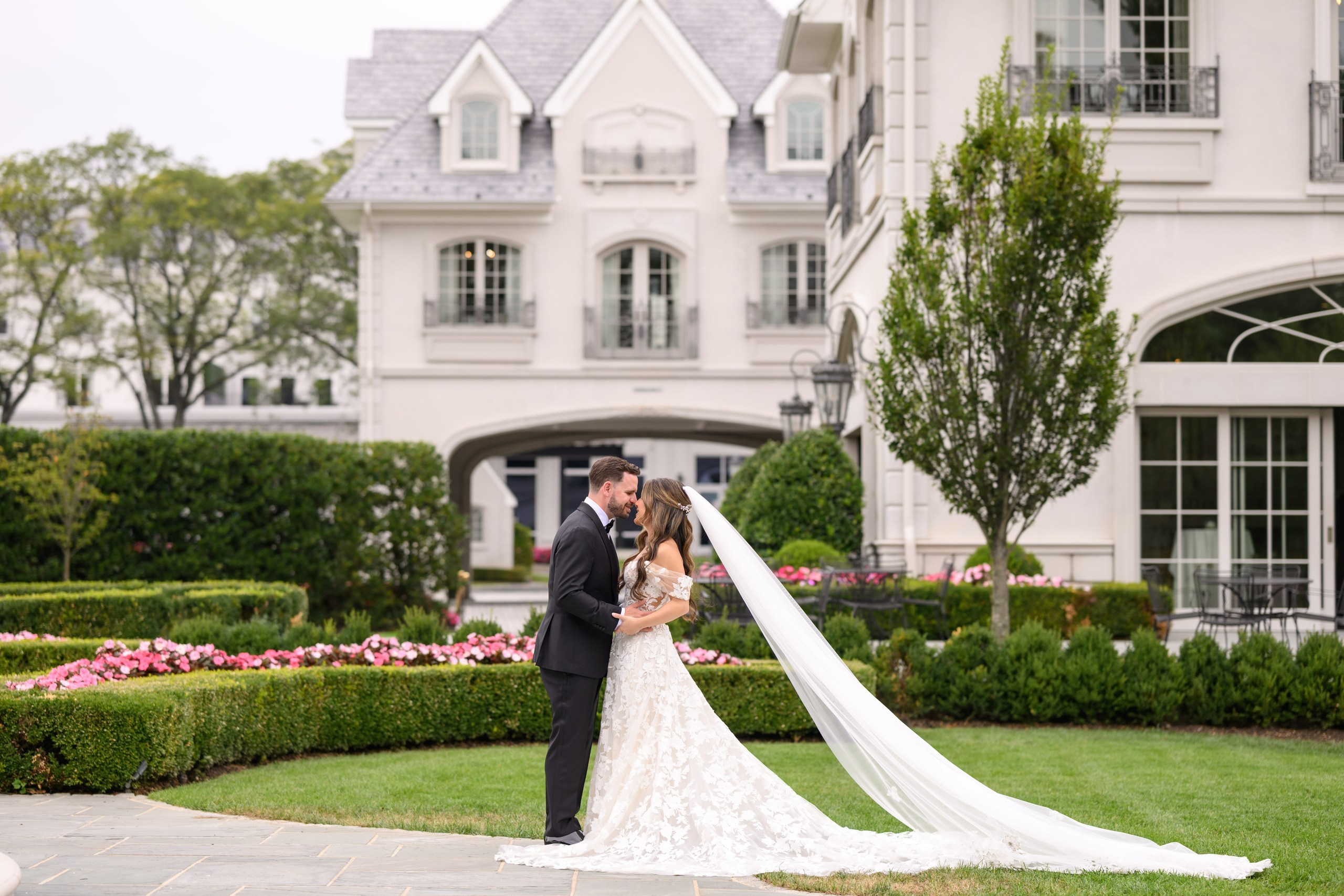 Arianeh & Michael, Park Chateau. Wedding Photo & Video