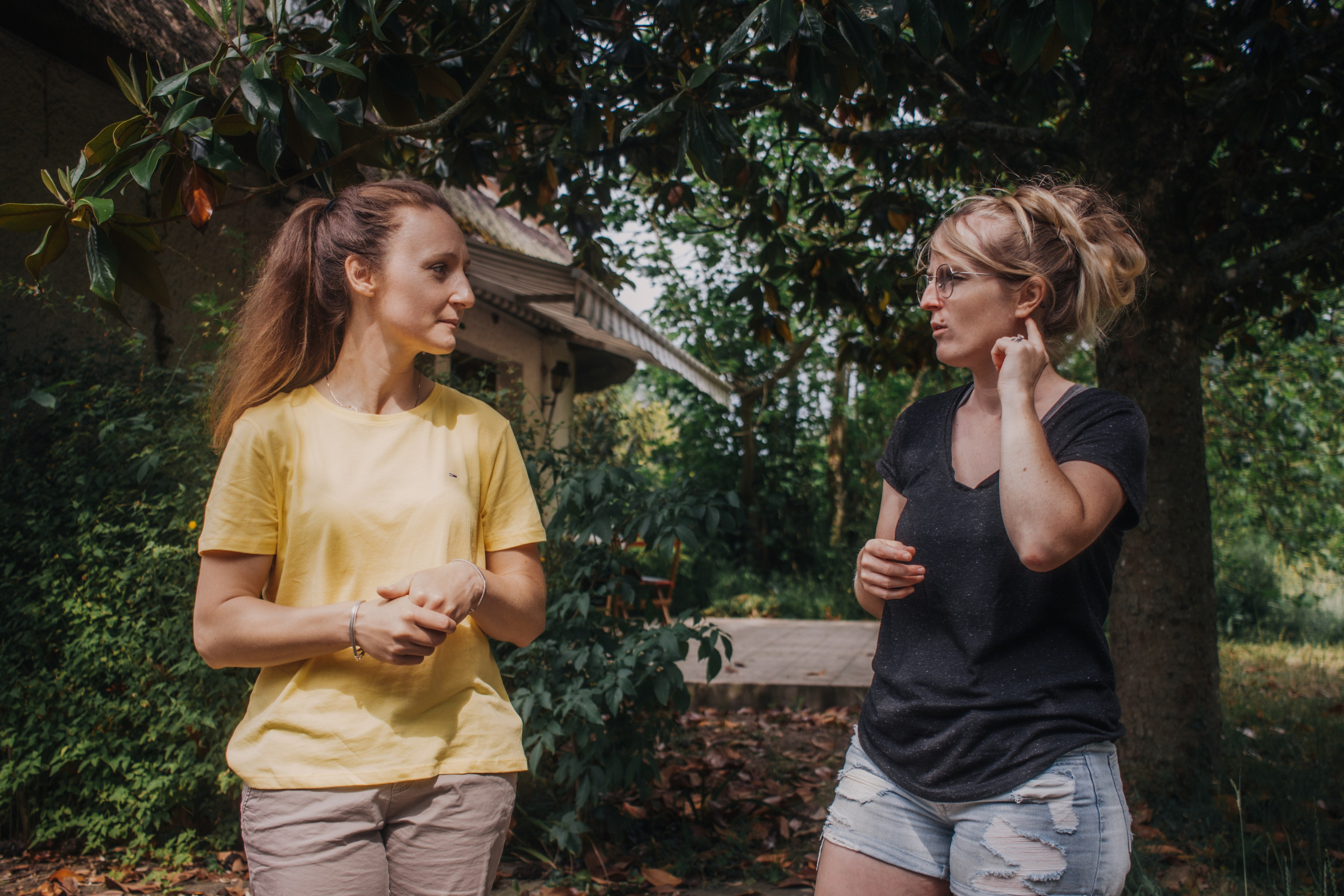 Anais et Tiffany. Photographe professionnelle à Poitiers, Tours et Châtellerault | Studio photo entre Poitiers et Tours – portraits, familles, entreprises, ma