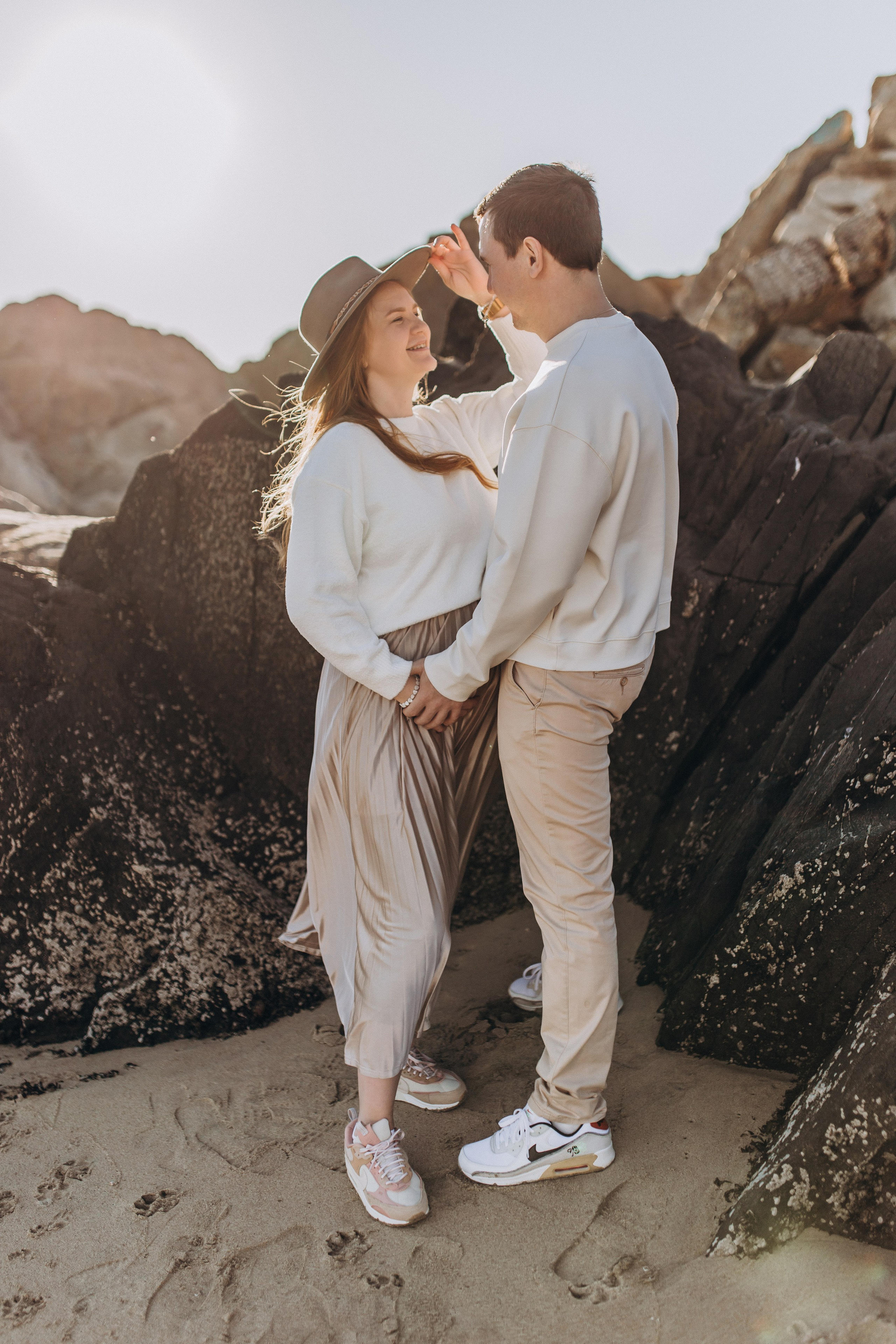 Sesión de embarazo en la playa en Chile — Luz dorada y naturaleza. Photographer in Santiago, Chile Anna Almazova