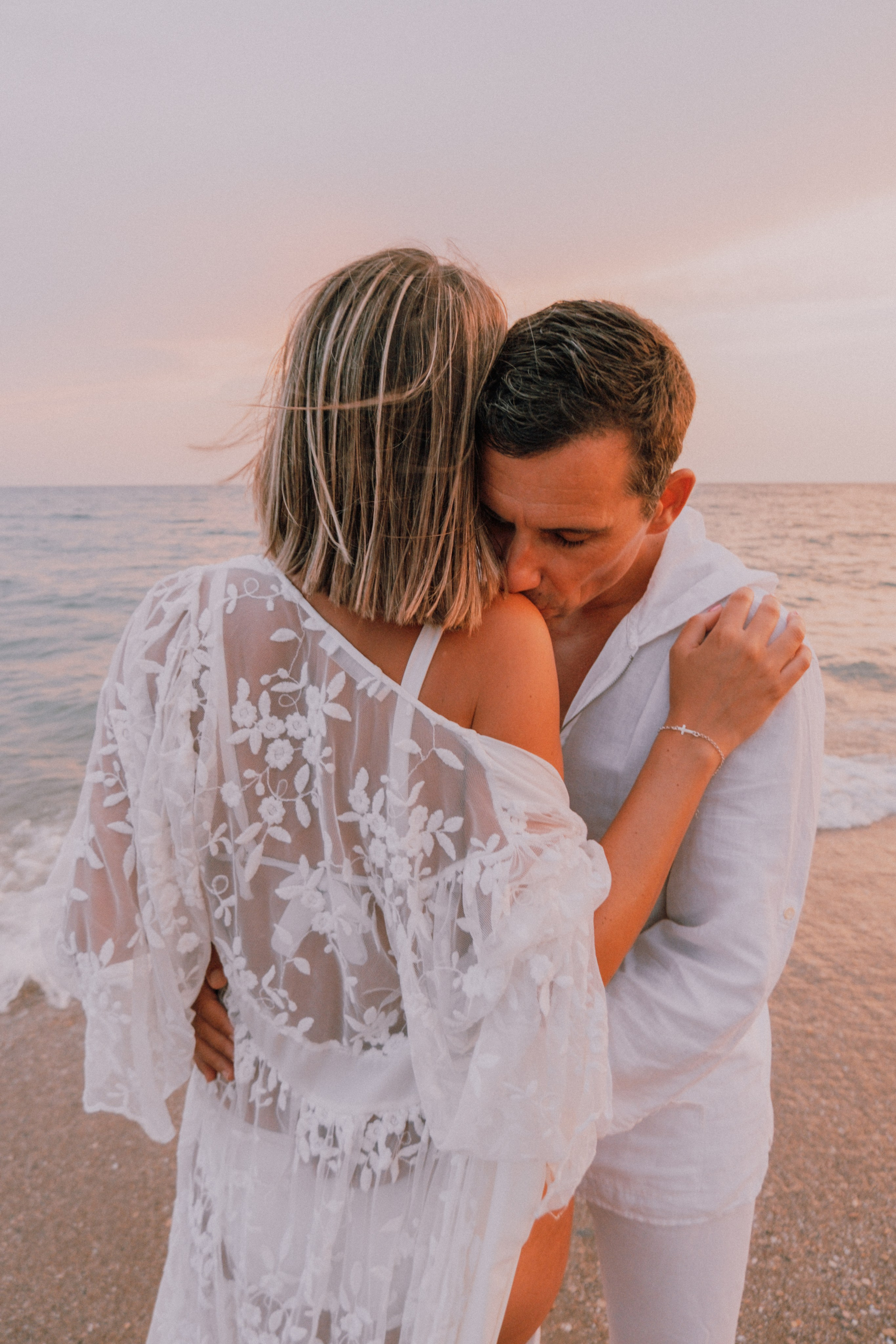 Sesión embarazo en la playa. Fotografía profesional en Calafell - Elena Medvedeva