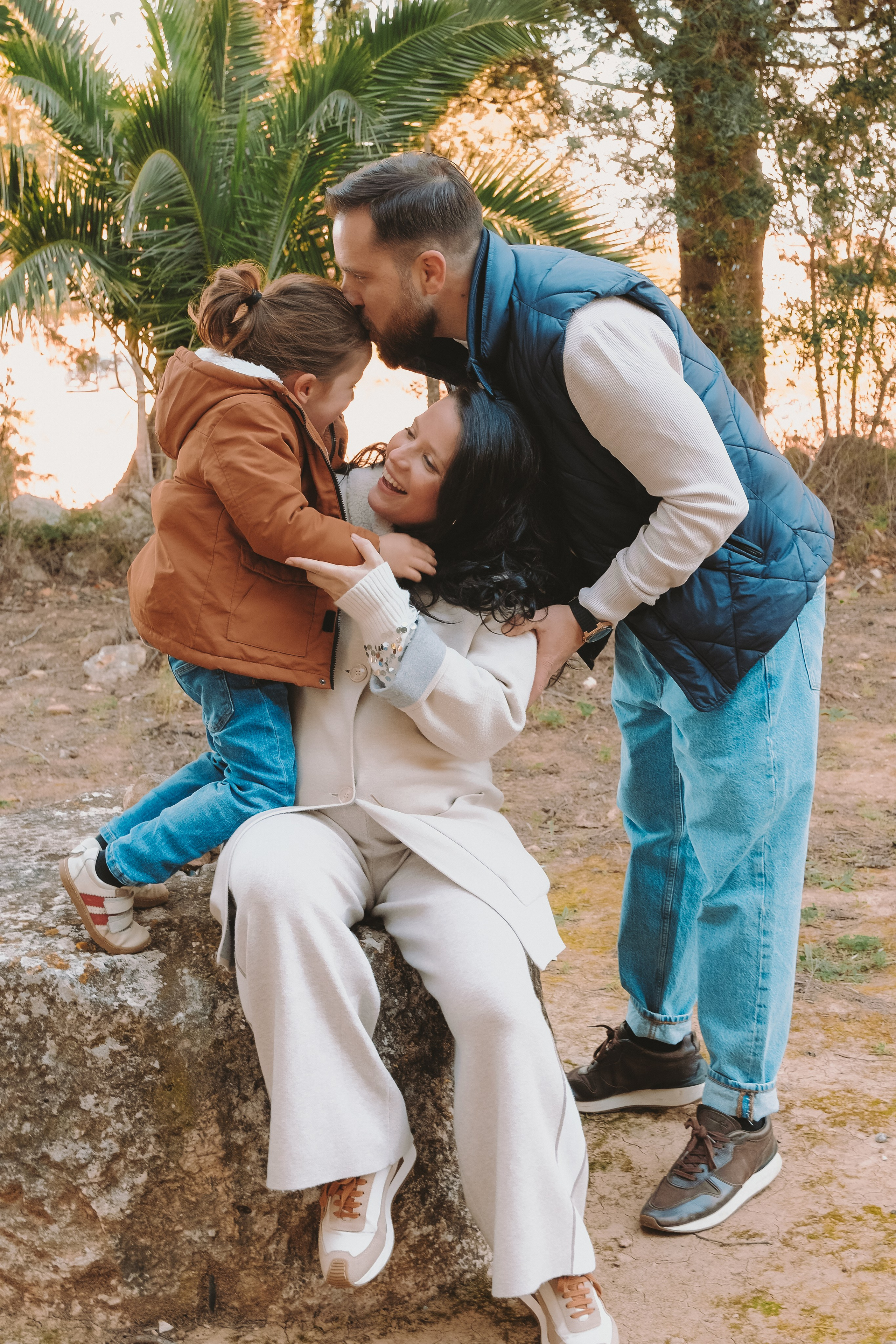 Sesión familiar embarazo. Fotografía profesional en Calafell - Elena Medvedeva