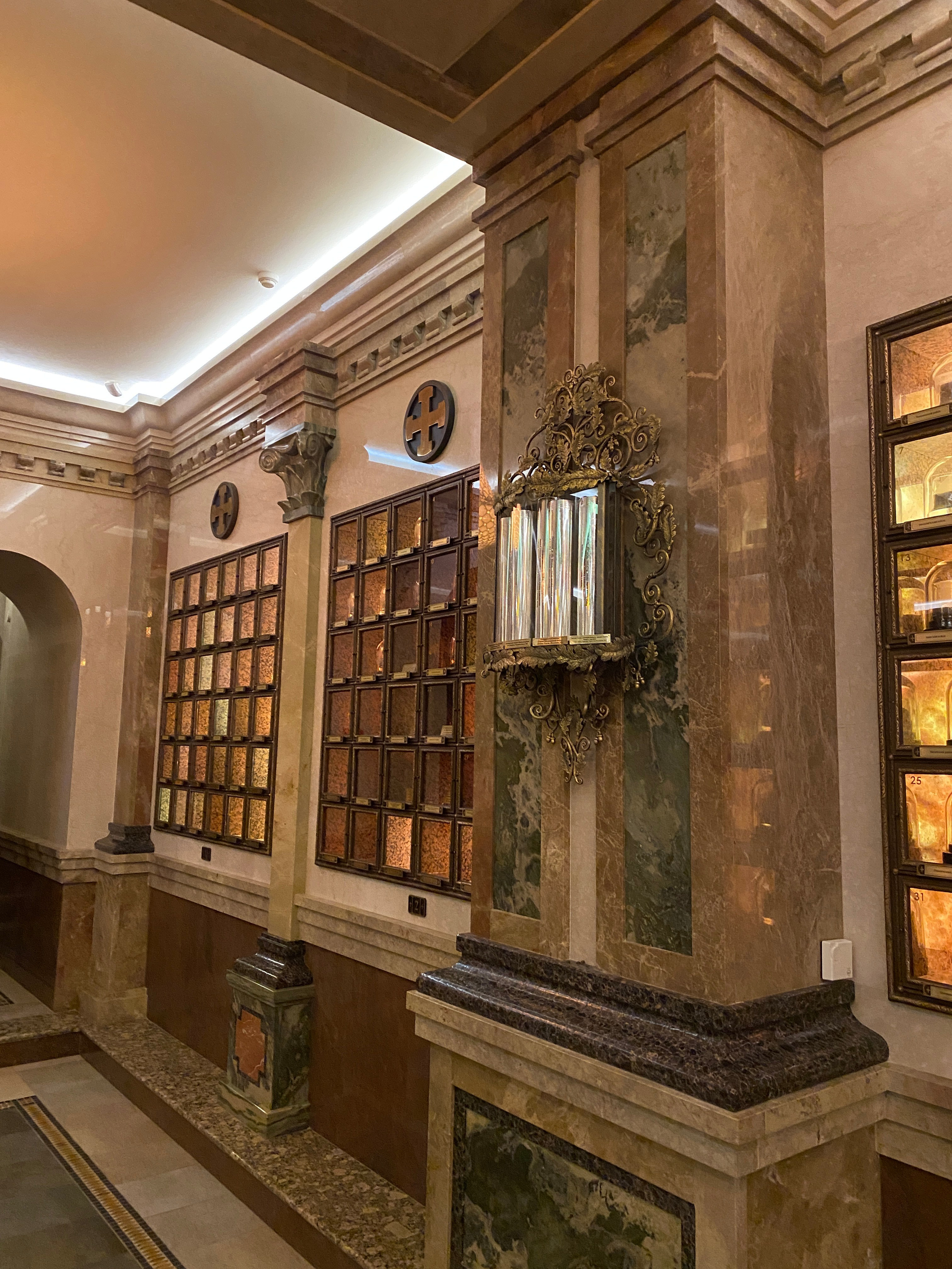 Вместилище Капсул с частичками земли с воинских захоронений. Скульптор кузнец Мария Тарлецкая