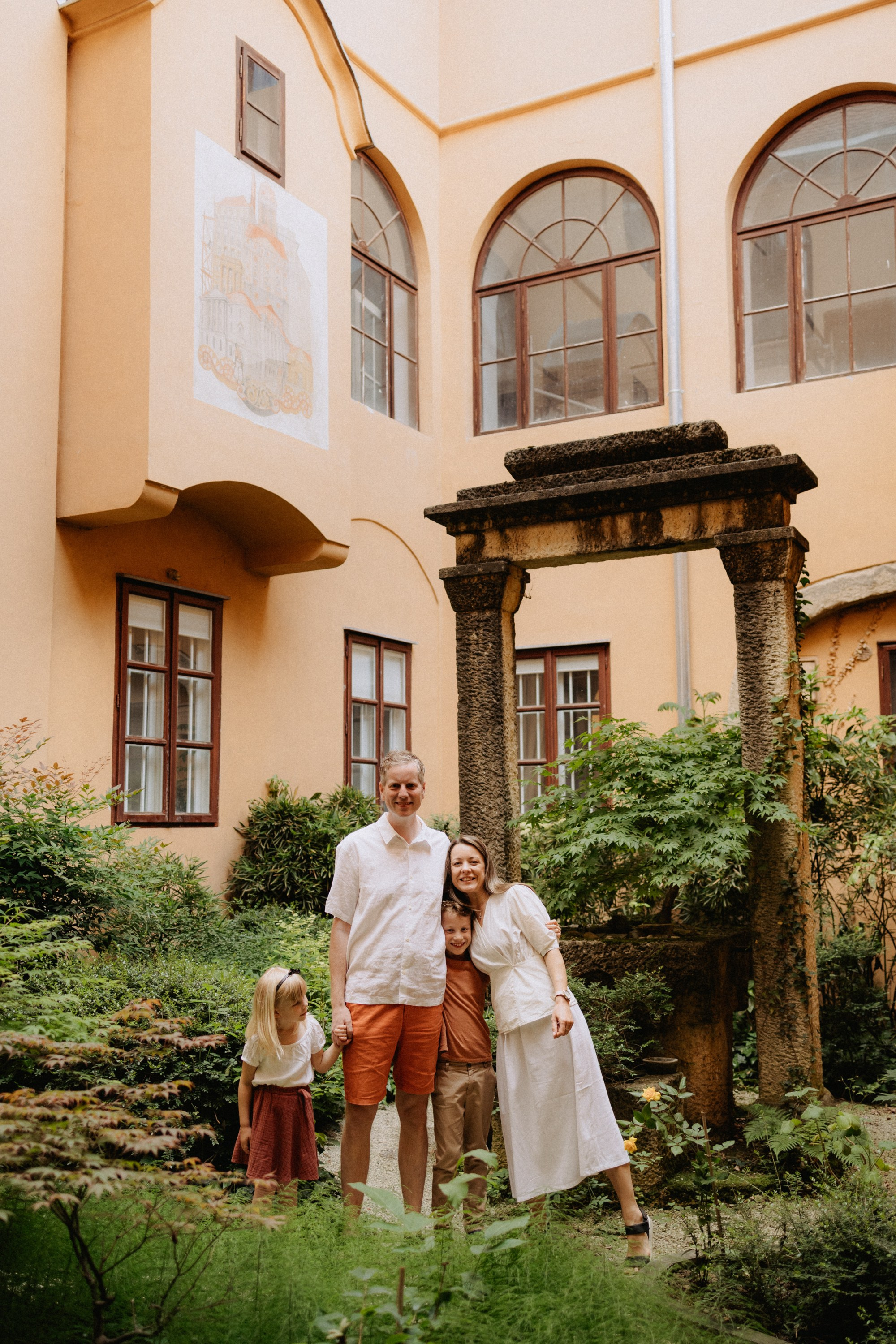 Family in the city. Elena Gorobets. Photographer in Zagreb