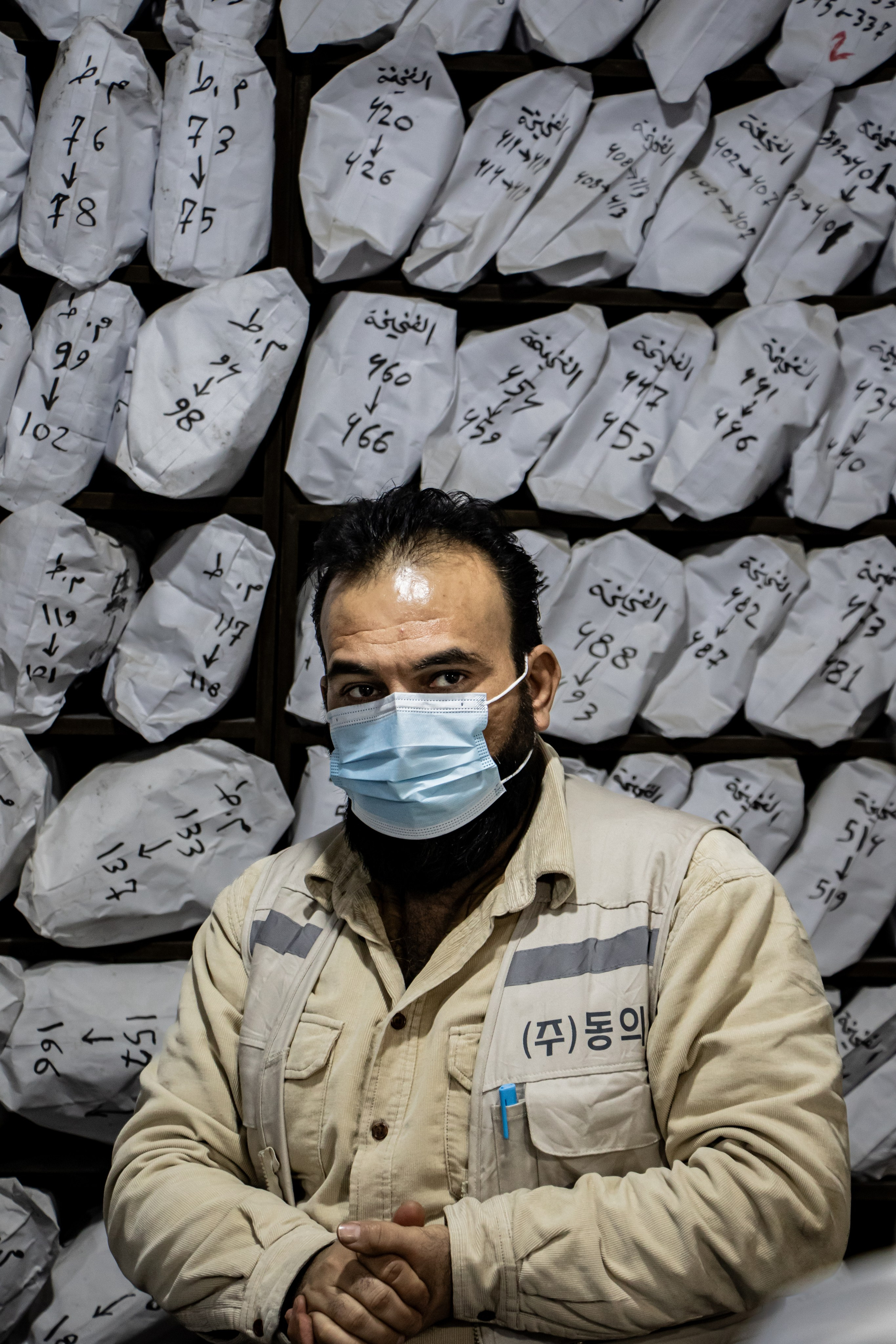 Portrait d'un des membres de l'association Syrian Missing Person, qui enquête sur les ossements retrouvés dans les fosses communes de Daesh.