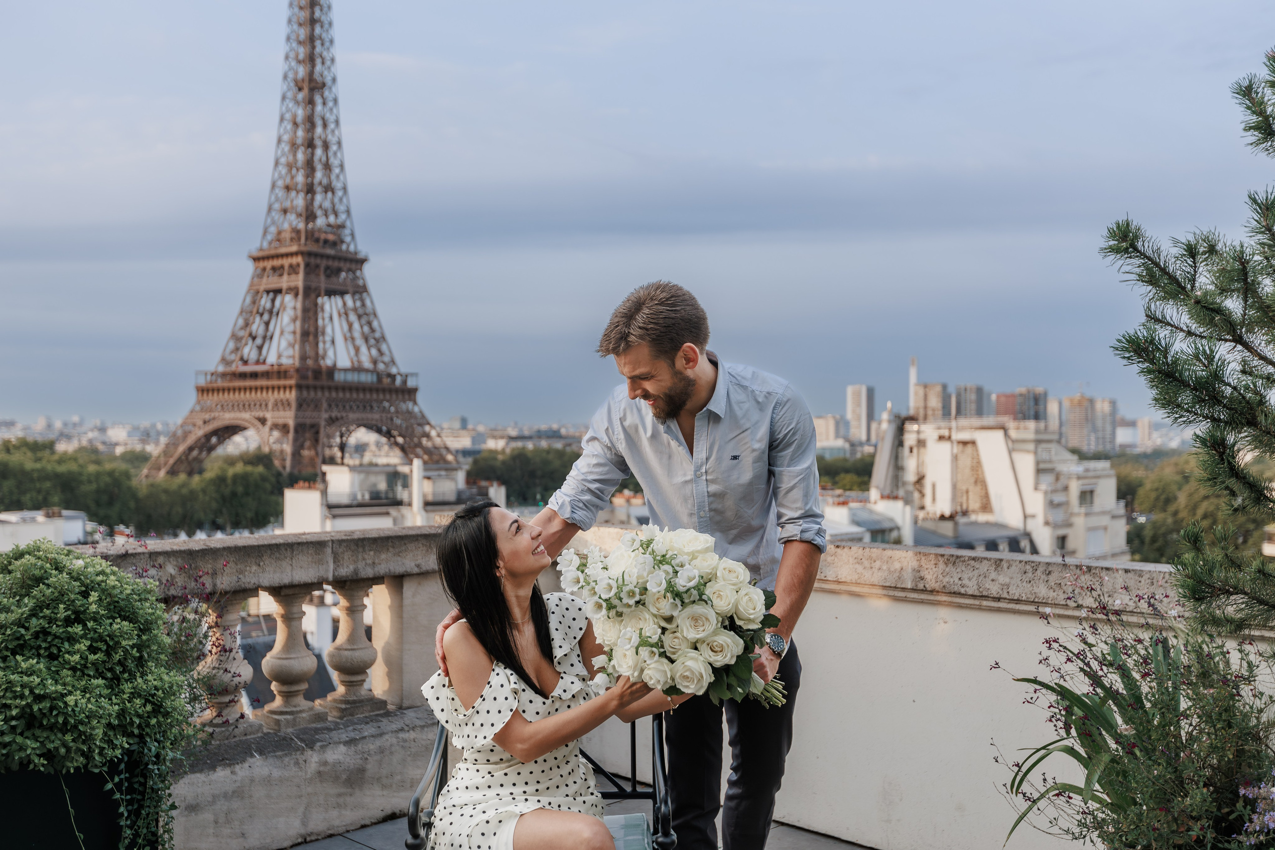 Best Rooftop Terraces in Paris for Proposal Photography & Luxury Photo Shoots (2026 Guide). Photographe à Paris