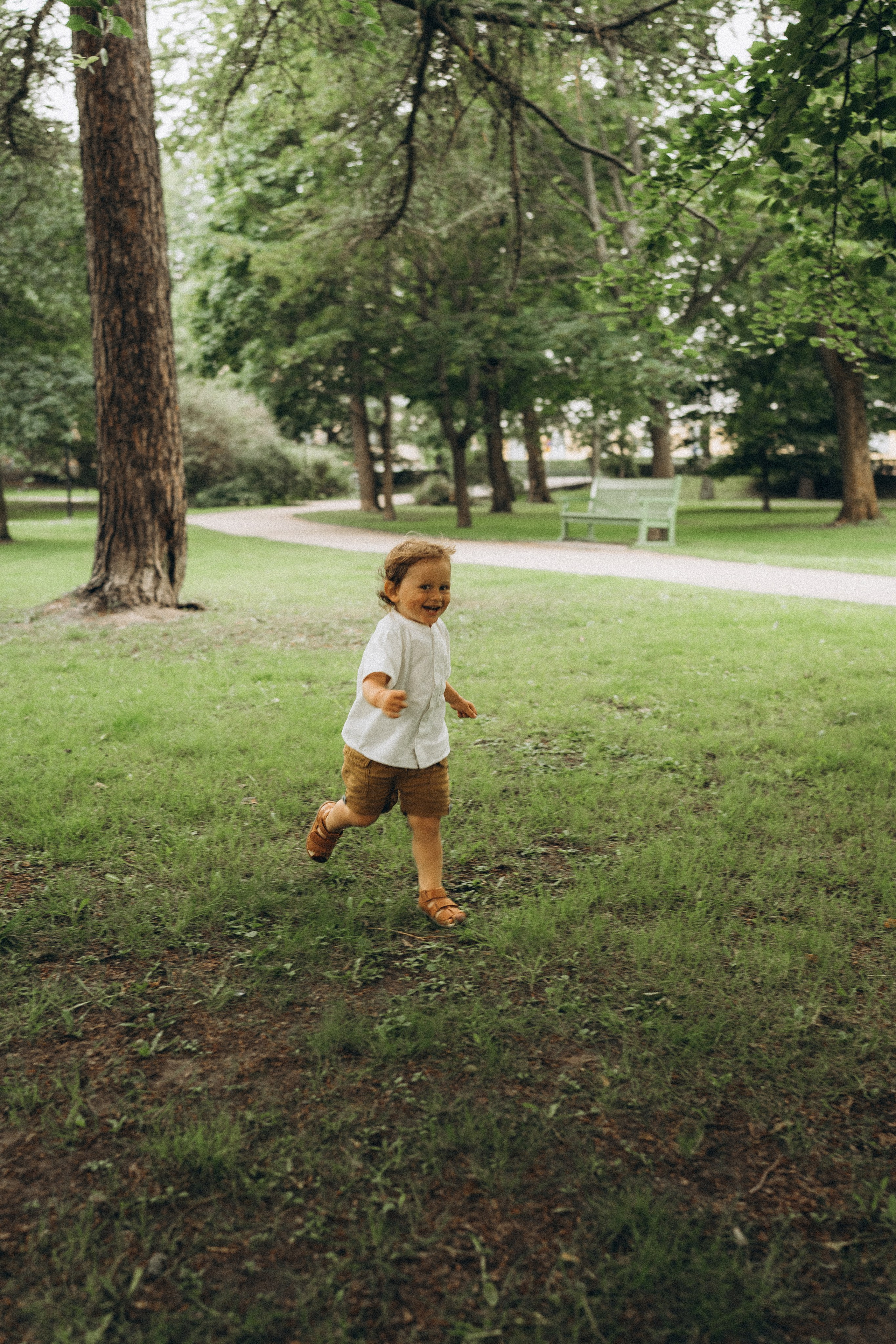 Kaivopuisto. Wedding and potrait photographer in Helsinki Vickan O