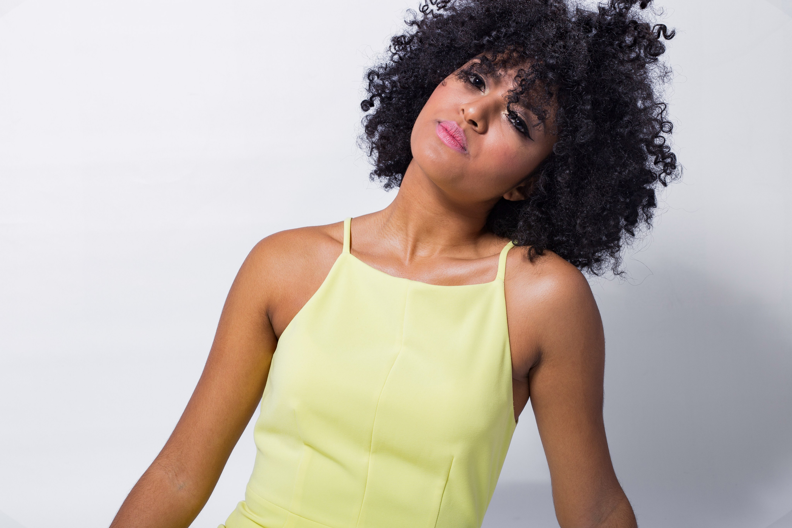 Tu primer book de modelo: cómo hacer una sesión profesional | Rainbox Estudio. Rainbox Estudio de Fotografía