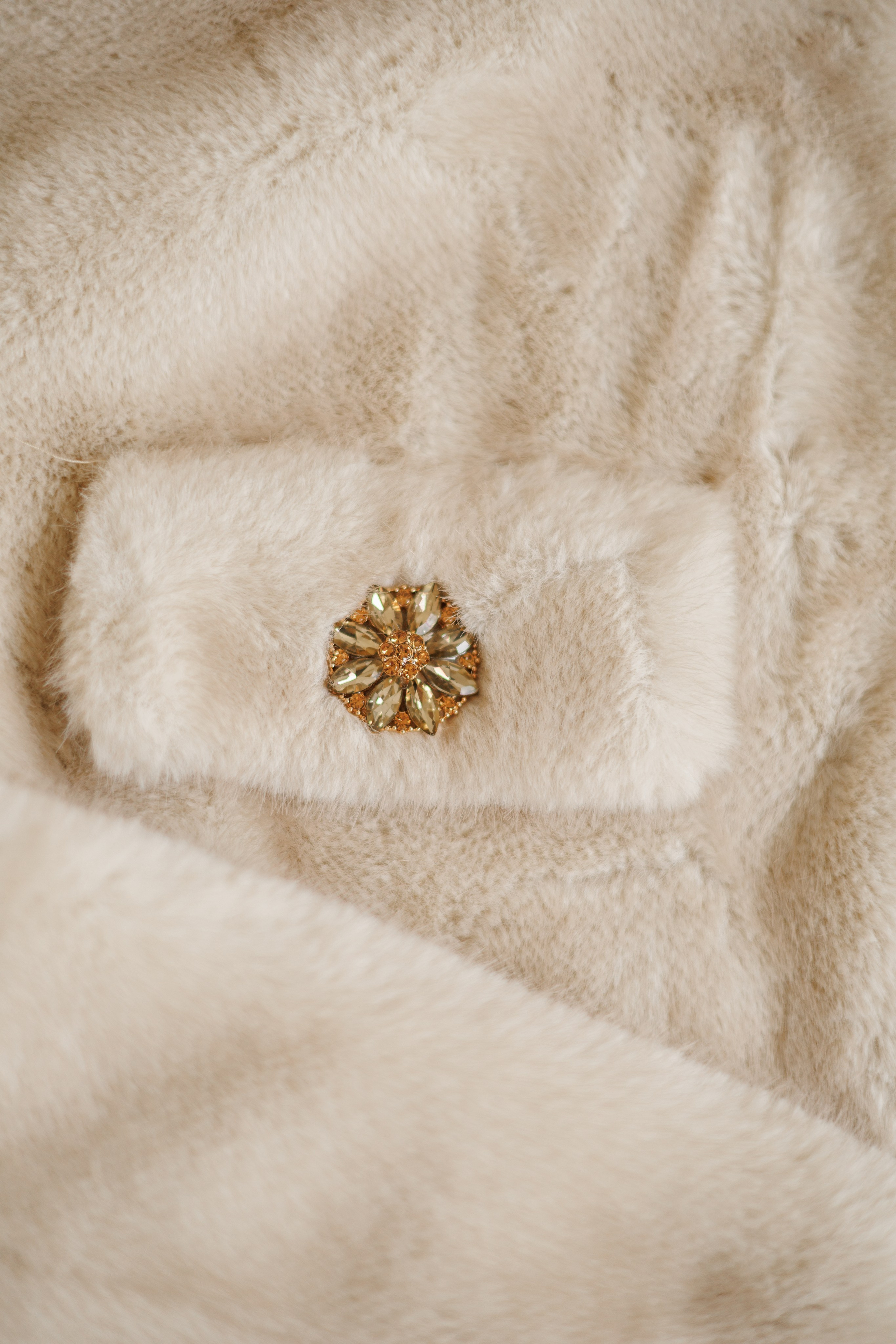 Dettaglio texture tessuto in stile estetico e minimale a Milano.