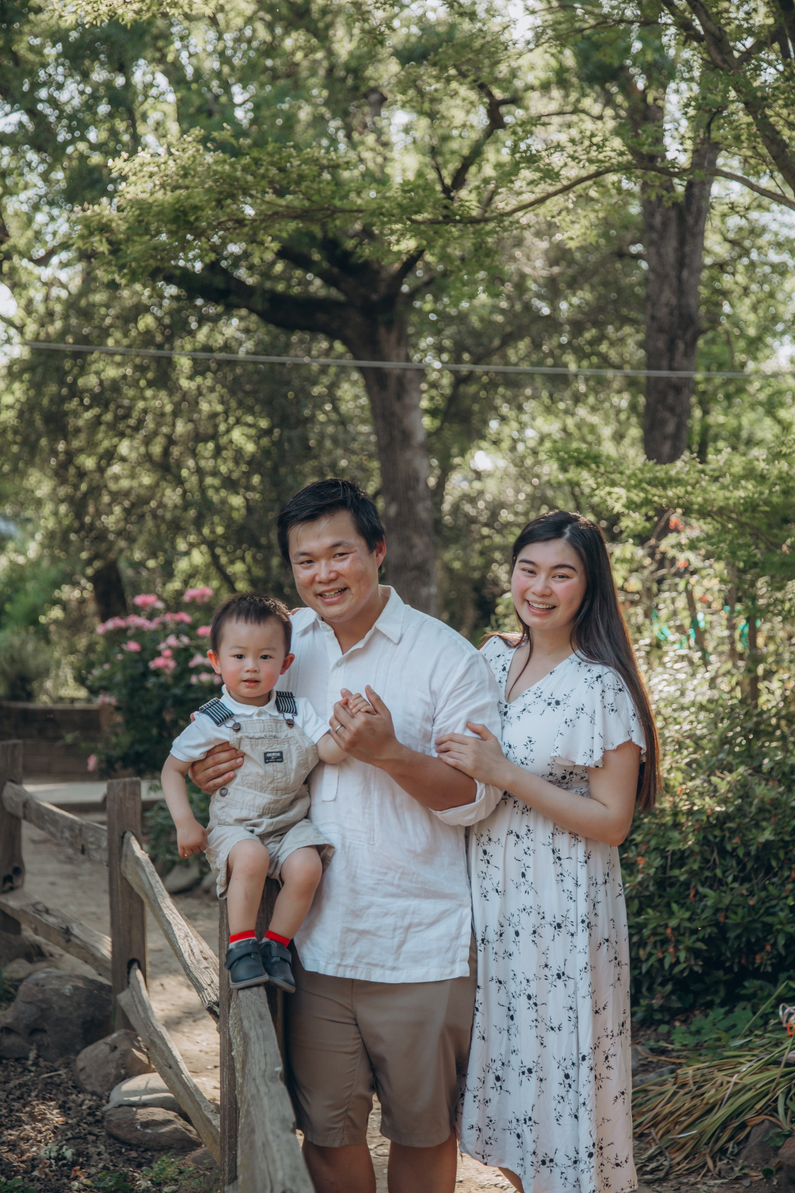 Family in nature. Family and children’s lifestyle photographer Elena Tumanova