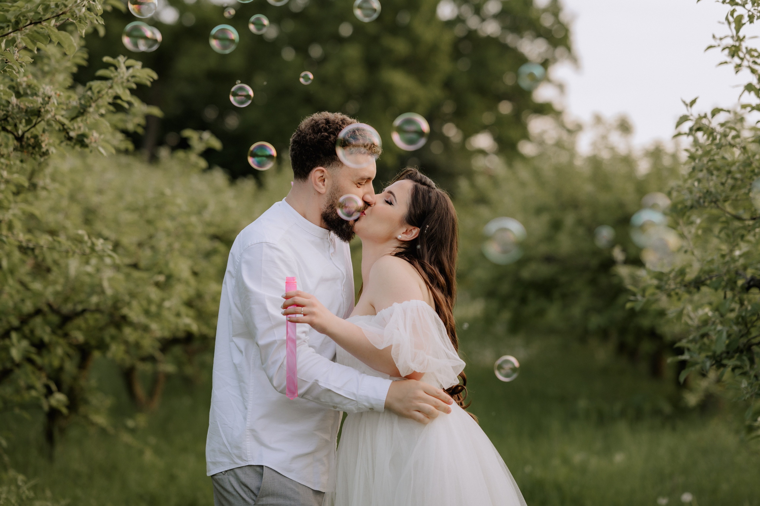 Magda + Andrei | Lovers in the garden. Proud Vision Weddings | Wedding Photography & Film — Servicii profesionale Foto Video Nunta Iasi