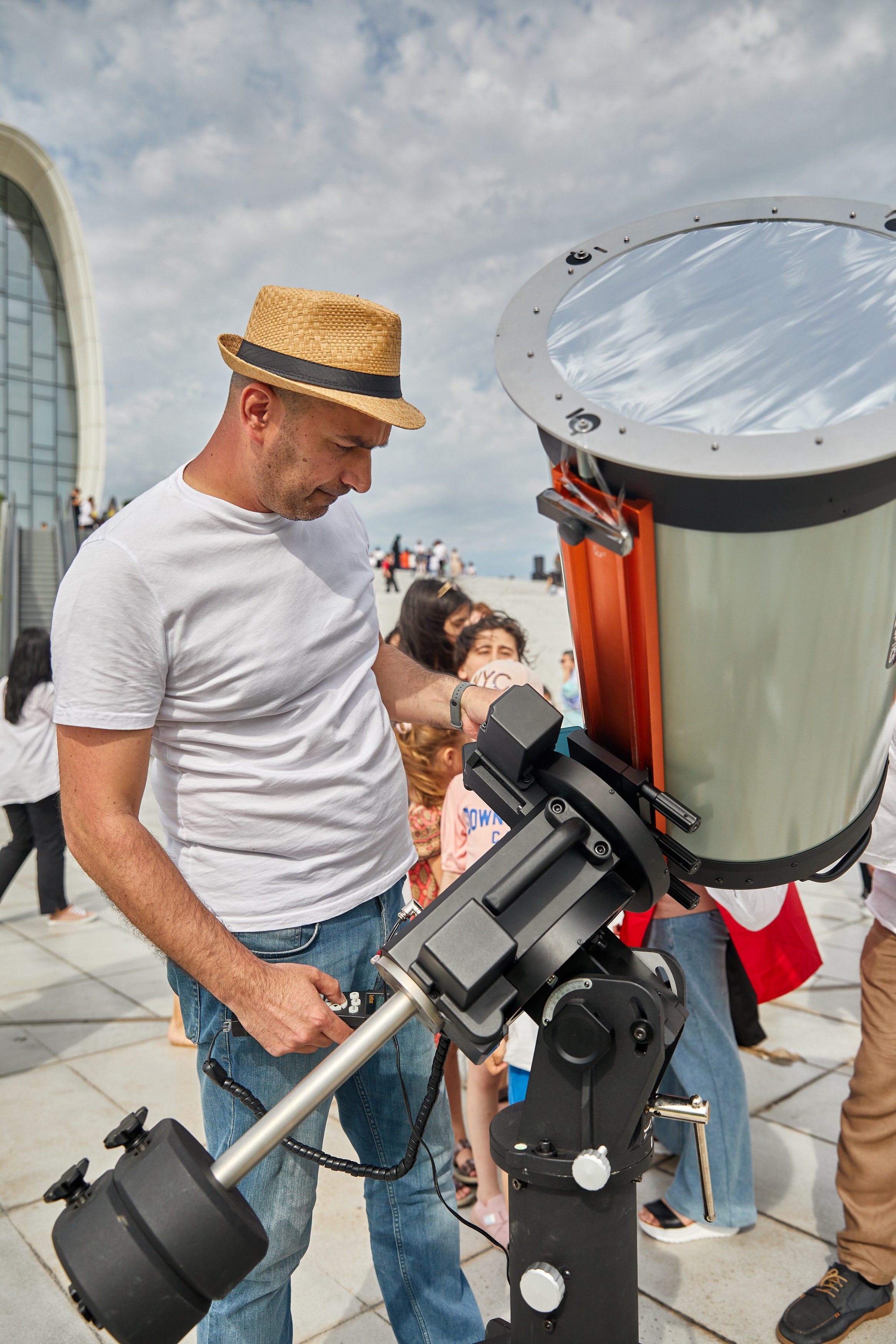 Beynəlxalq Uşaqlar Günü Festivalı. Həvəskar Astronomlar Cəmiyyəti — Astronomy.az