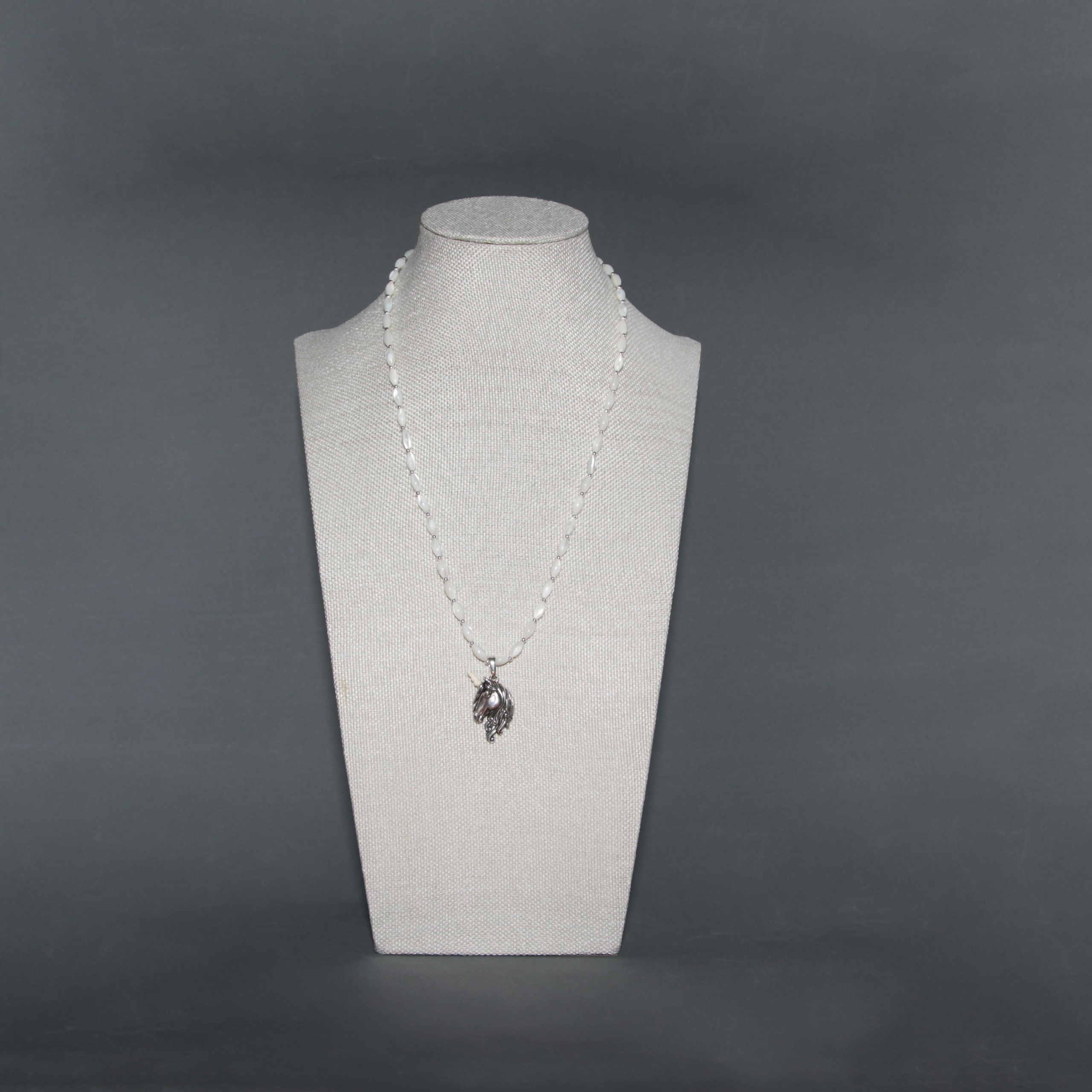 Unicorn. Современнные и актикварные украшения в Барселоне, Москве и Санкт-Петербурге