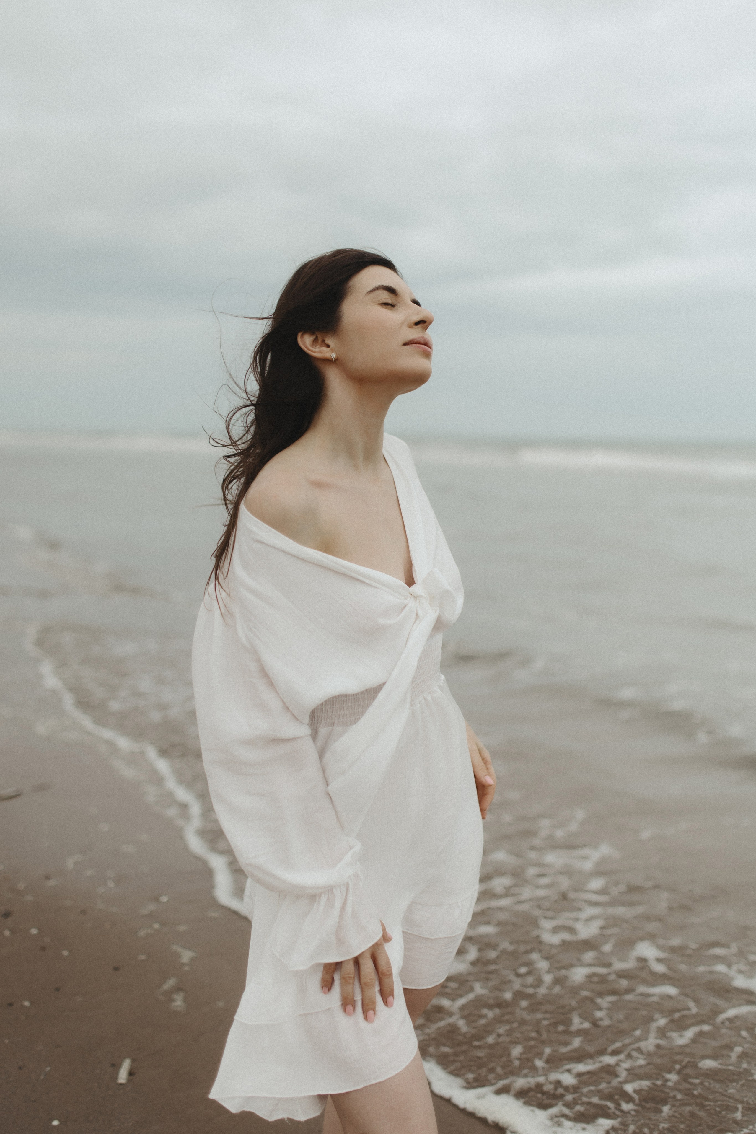 Seaside Session. Wedding and Portrait Photographer Evie Moon