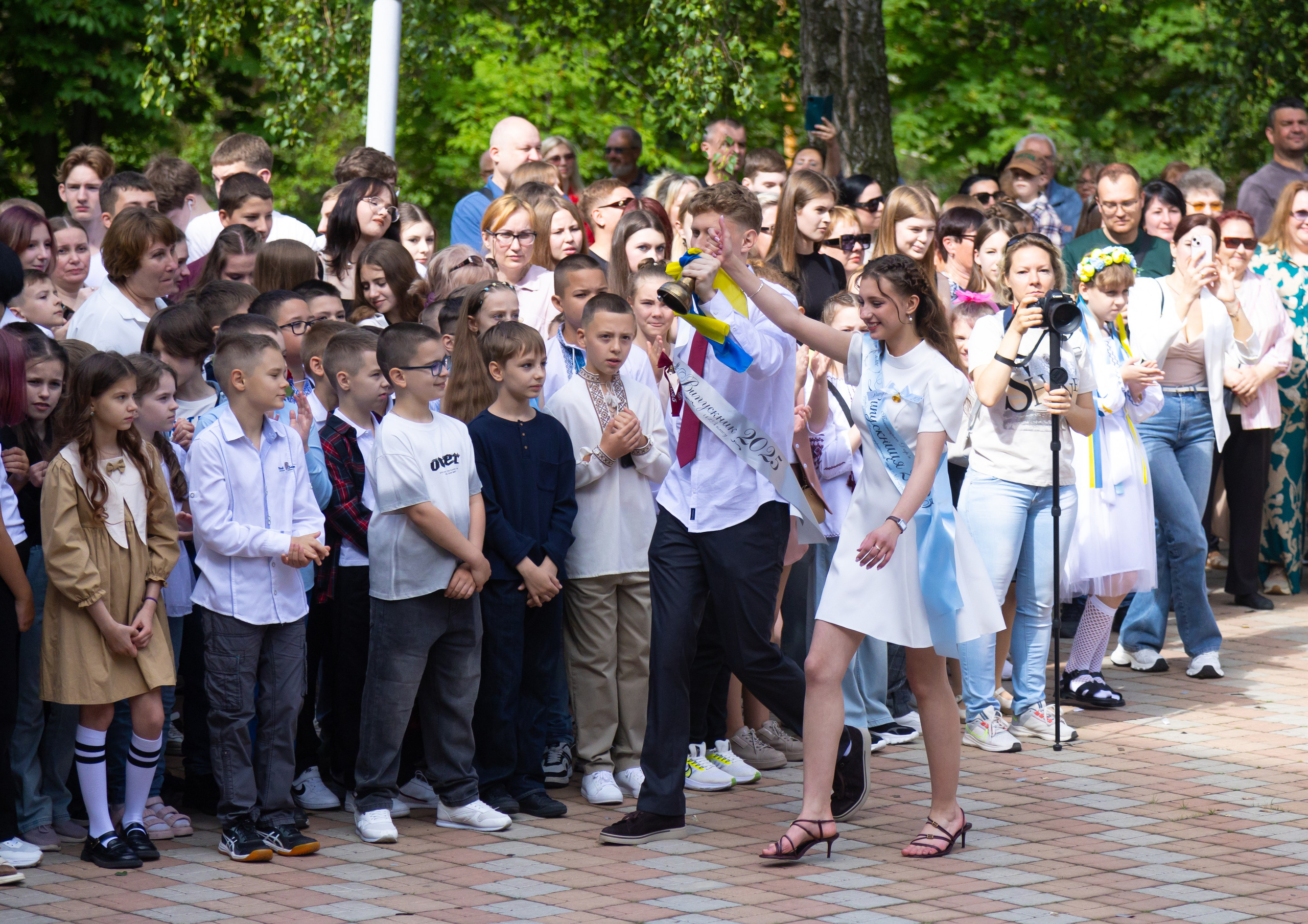 Пример фотосессии последний звонок и выпускной 11А, все в куче по очереди
