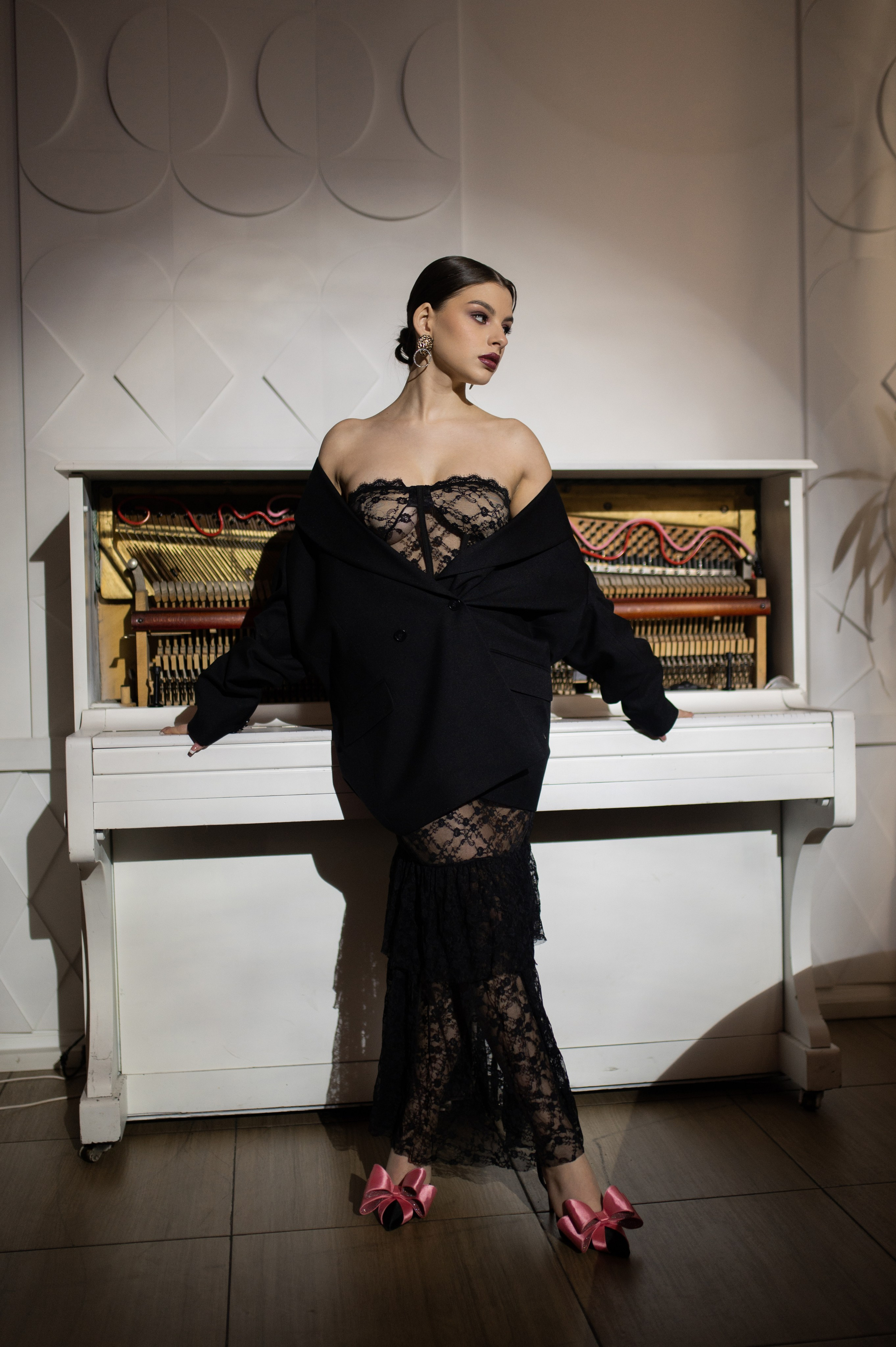 RED. Wedding and commercial photographer