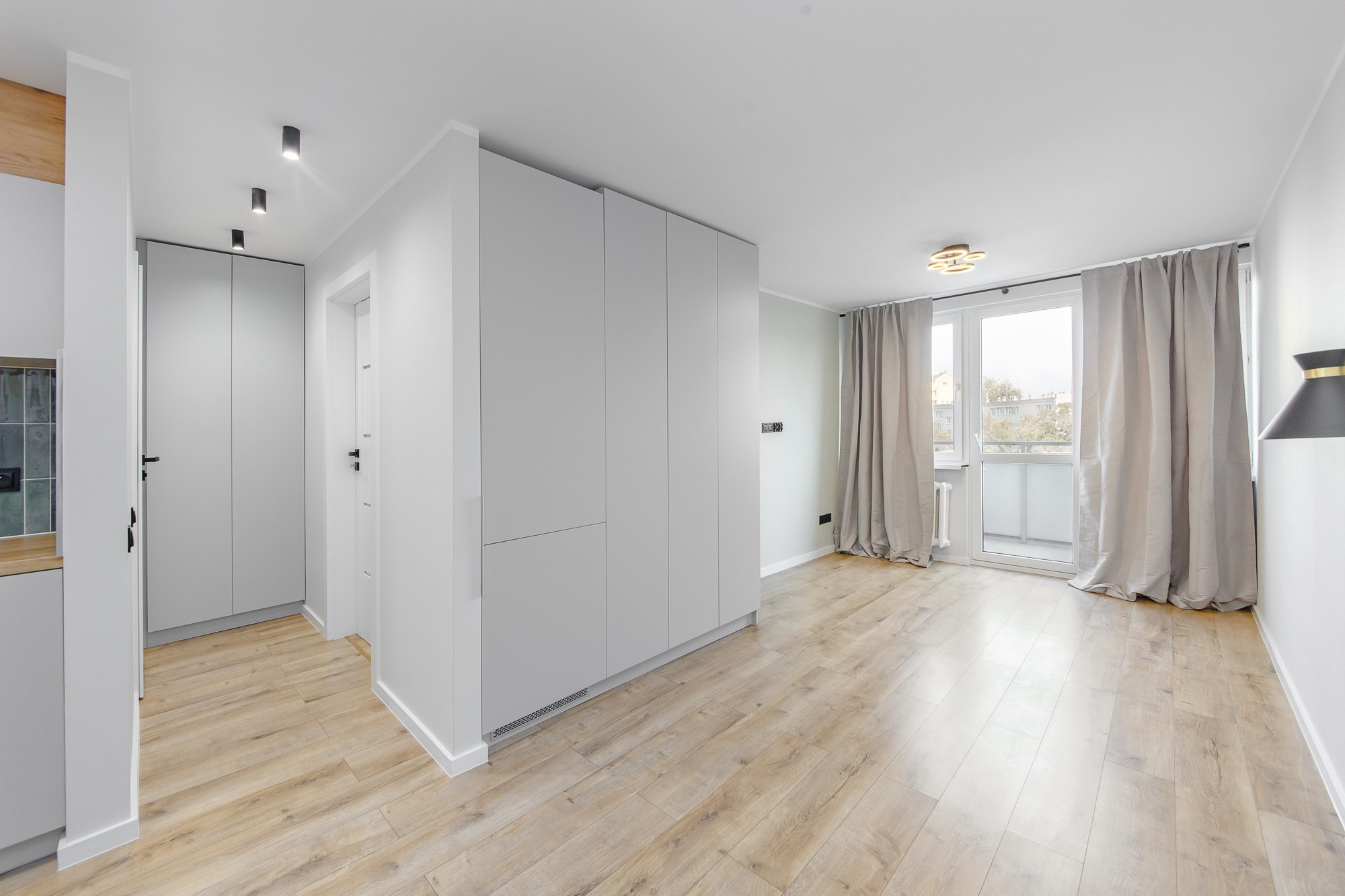 Fotografia nieruchomości, wnętrz, mieszkań, restauracji, biur i apartamentów. Wedding and portrait photographer in Poland Vitali Frozen