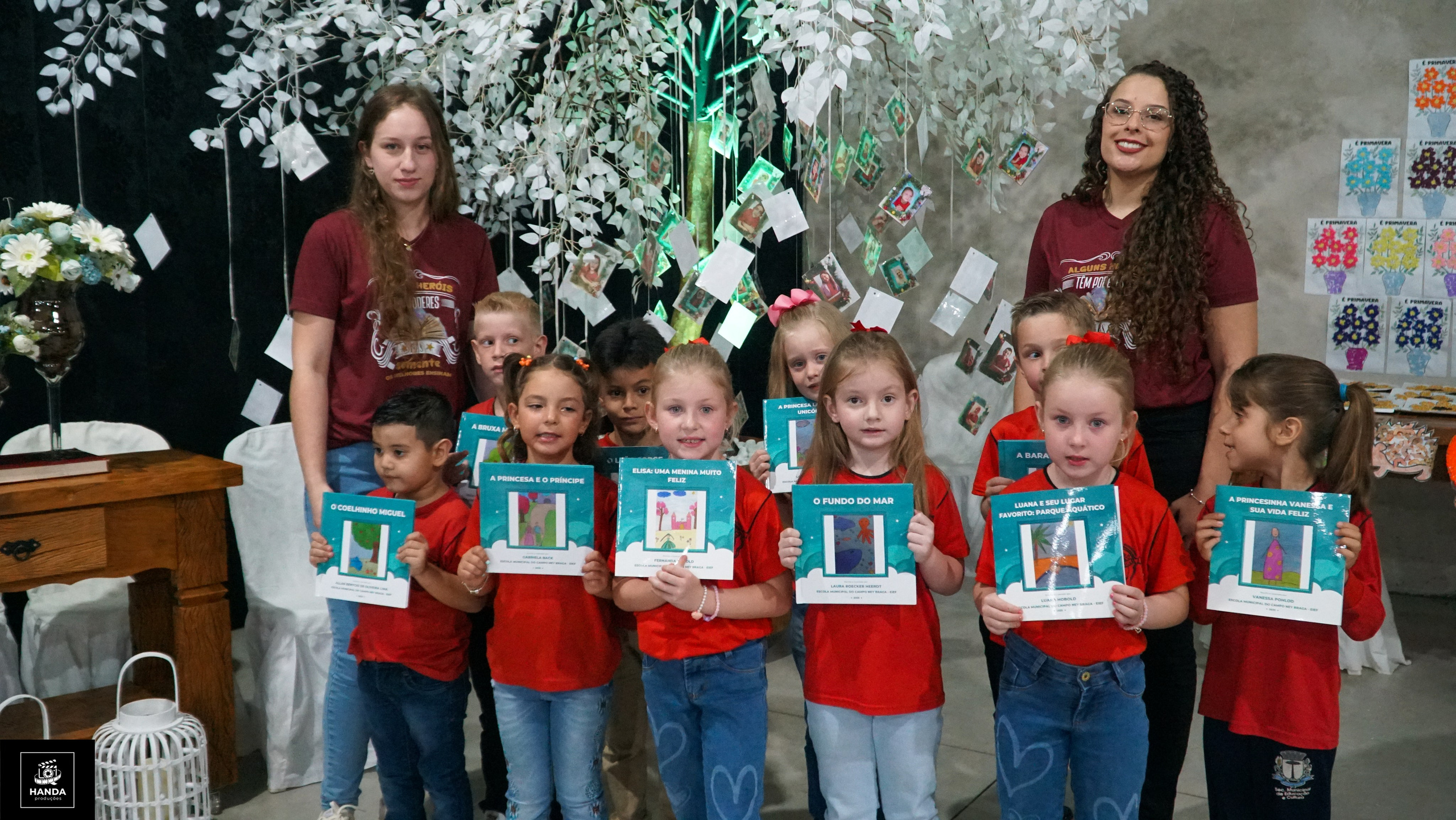 Noite autógrafos colégio Aurélio Buarque de Holanda. Handa Produções
