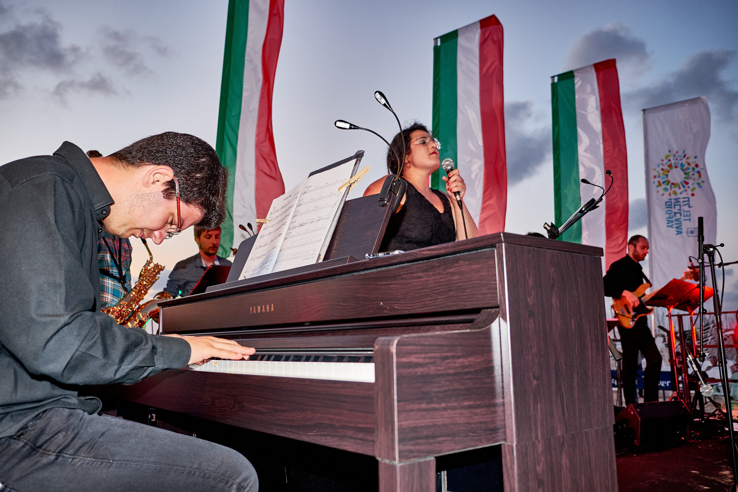 Middle East Photo Agency סוכנות צילום המזרח התיכון — צילום מקצועי והדפסת מגנטים לאירועים