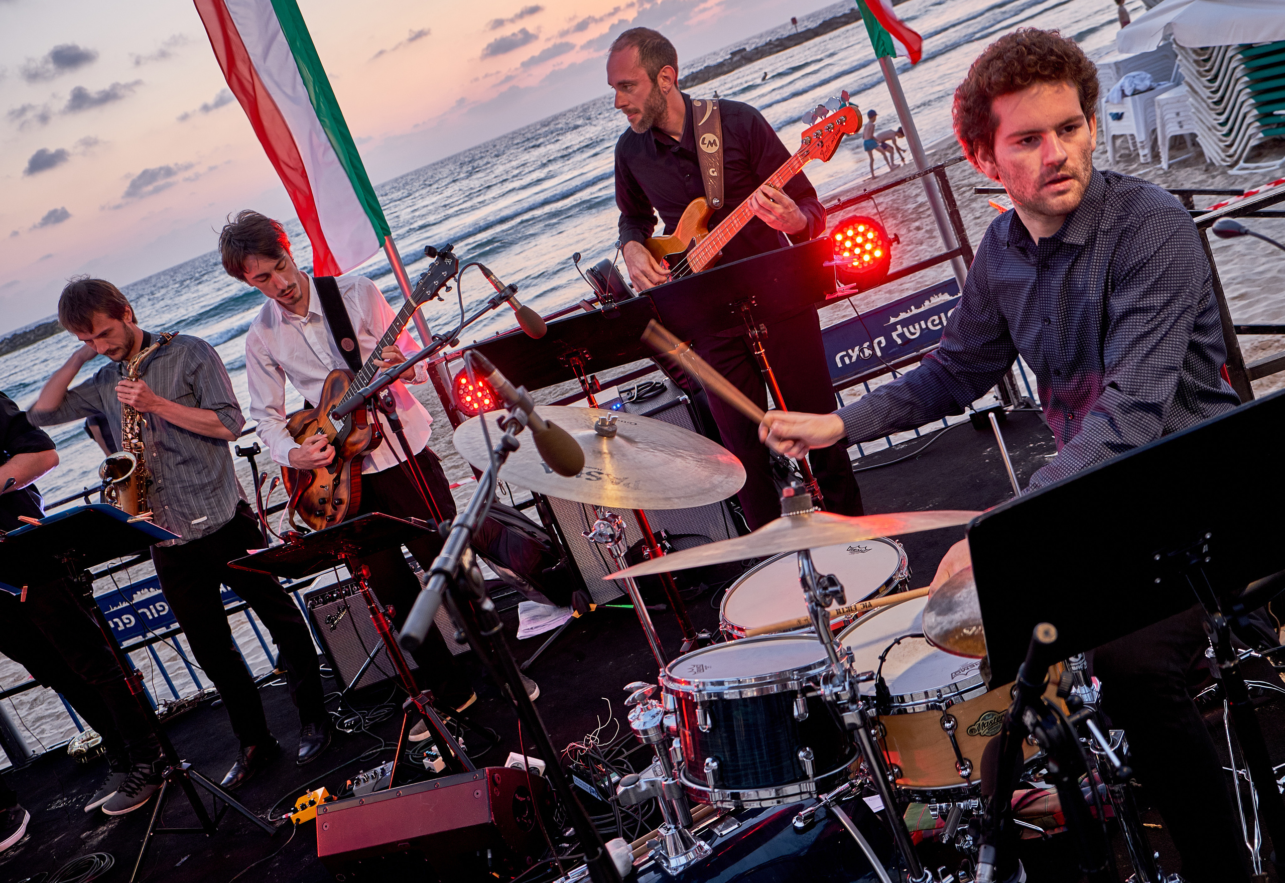 Middle East Photo Agency סוכנות צילום המזרח התיכון — צילום מקצועי והדפסת מגנטים לאירועים