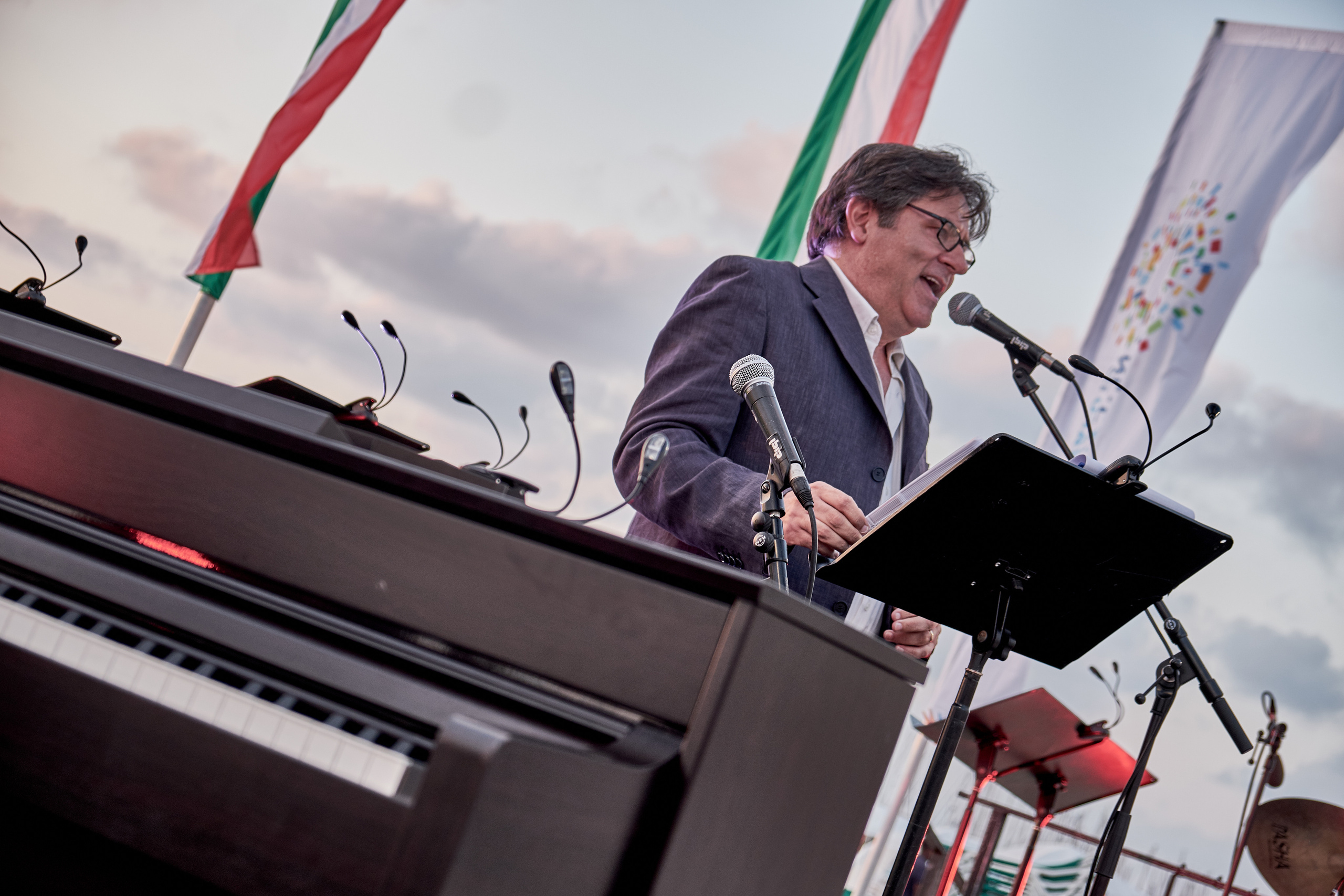 Middle East Photo Agency סוכנות צילום המזרח התיכון — צילום מקצועי והדפסת מגנטים לאירועים