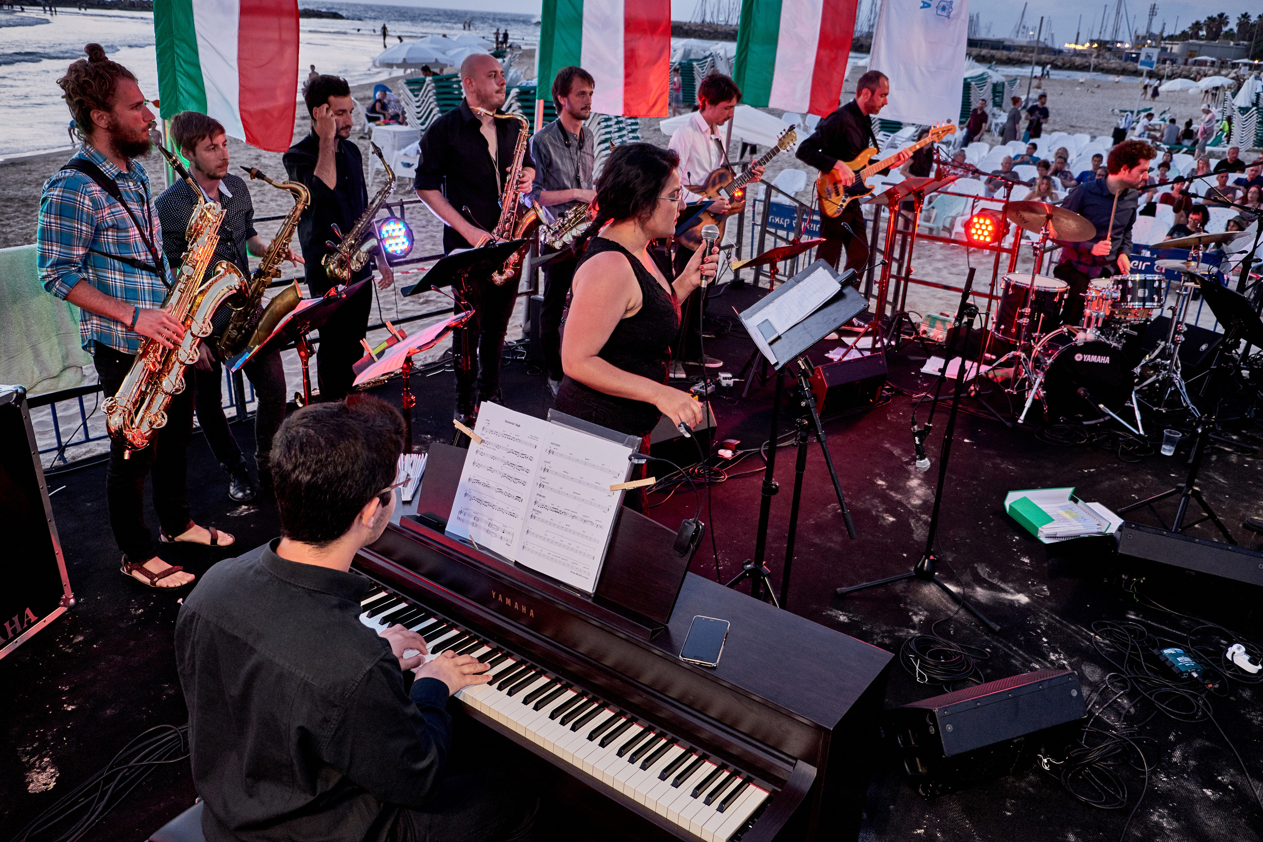 Middle East Photo Agency סוכנות צילום המזרח התיכון — צילום מקצועי והדפסת מגנטים לאירועים