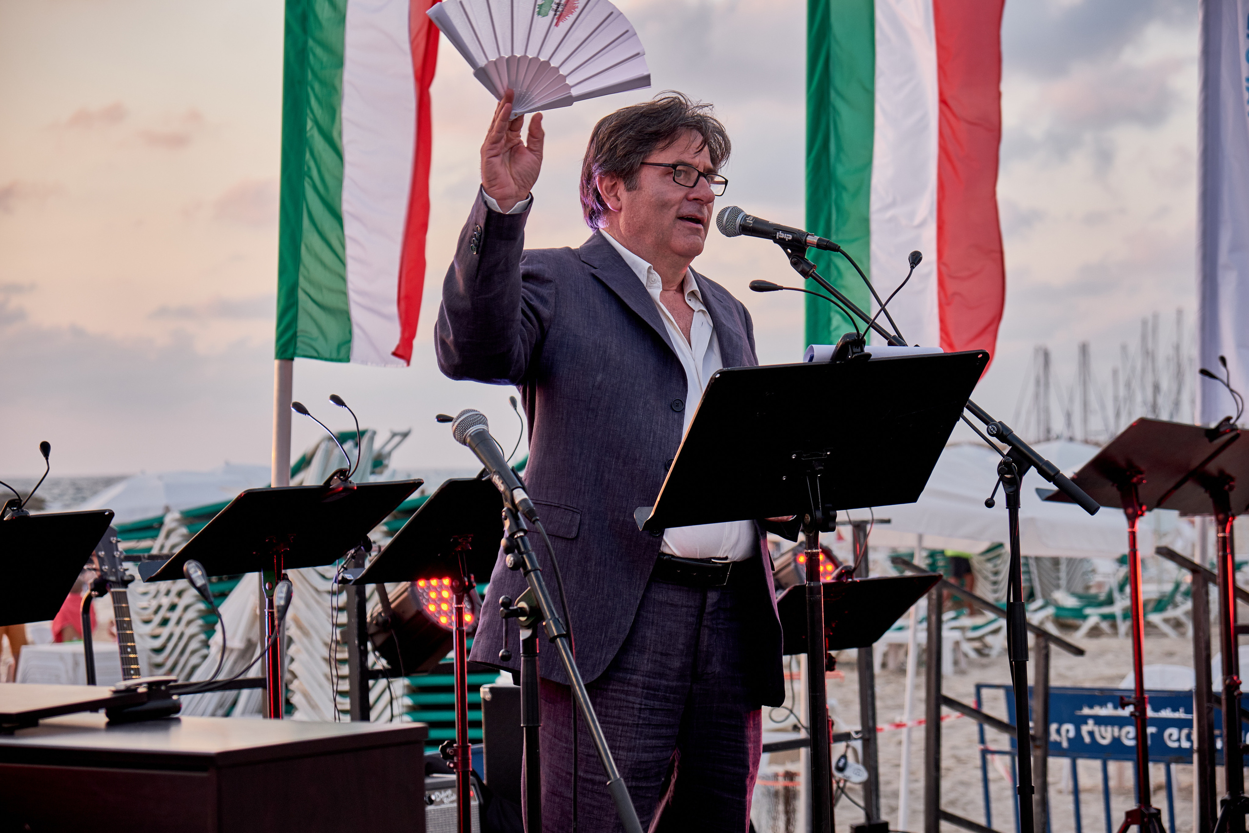 Middle East Photo Agency סוכנות צילום המזרח התיכון — צילום מקצועי והדפסת מגנטים לאירועים