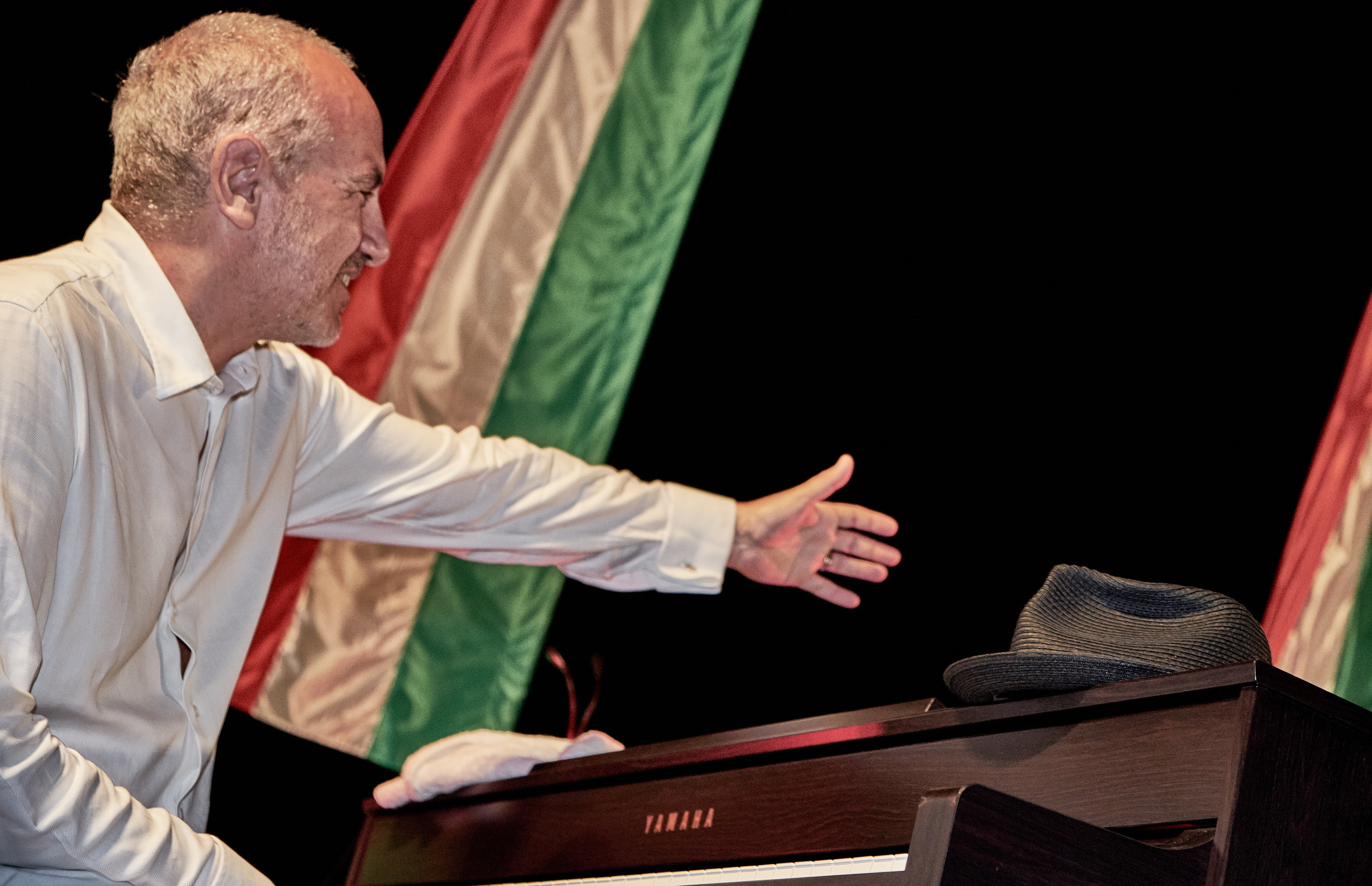 Middle East Photo Agency סוכנות צילום המזרח התיכון — צילום מקצועי והדפסת מגנטים לאירועים