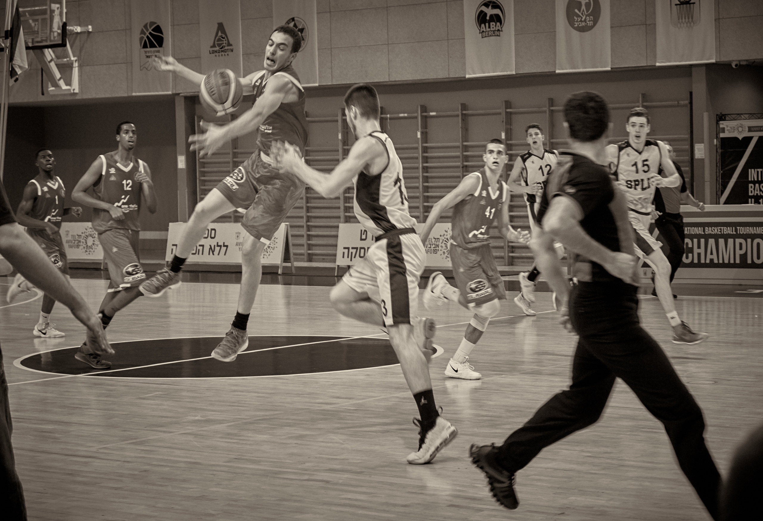 U-19 International Basketball Tournament. Middle East Photo Agency סוכנות צילום המזרח התיכון — צילום מקצועי והדפסת מגנטים לאירועים