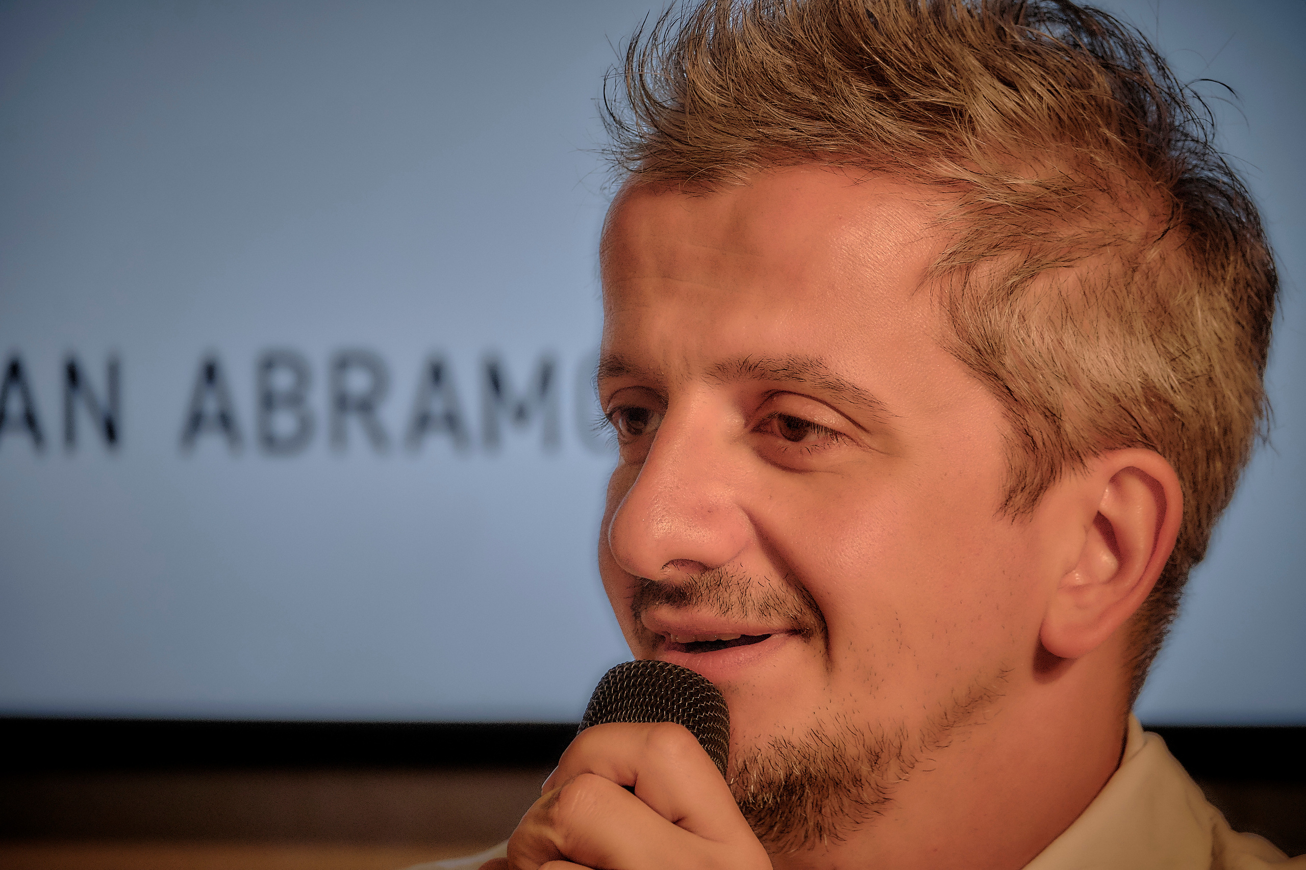 MXT Moscow. Middle East Photo Agency סוכנות צילום המזרח התיכון — צילום מקצועי והדפסת מגנטים לאירועים