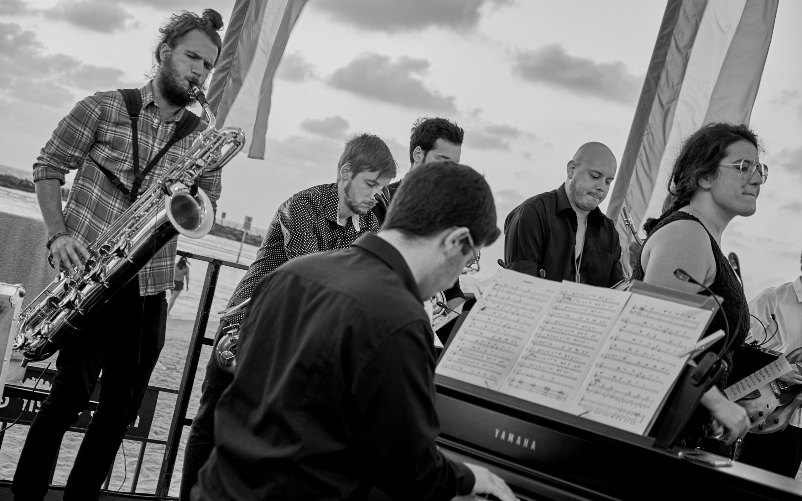 Middle East Photo Agency סוכנות צילום המזרח התיכון — צילום מקצועי והדפסת מגנטים לאירועים