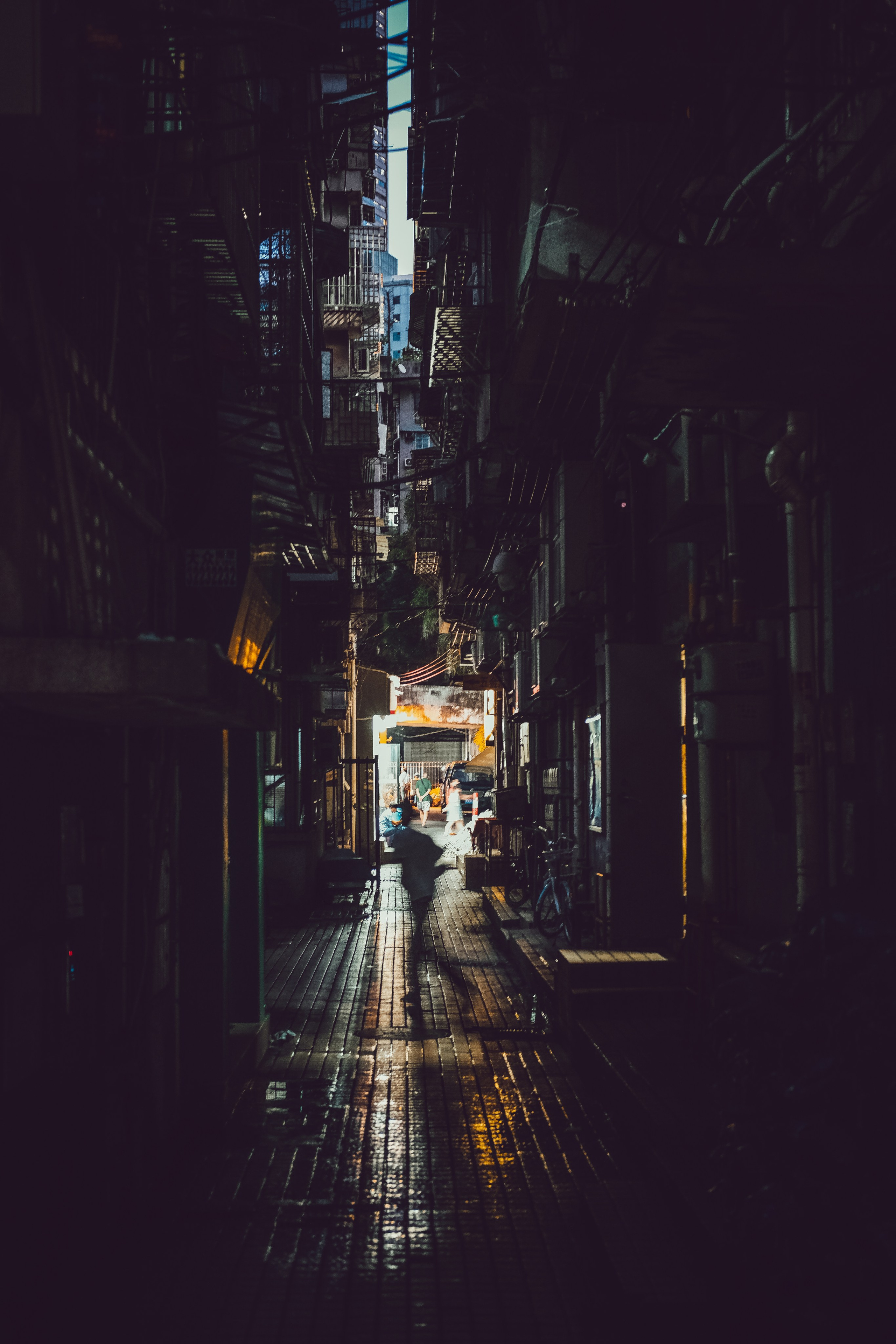 Candid Street Photography Guangzhou City, China - Shadow - 街头摄影师 广州