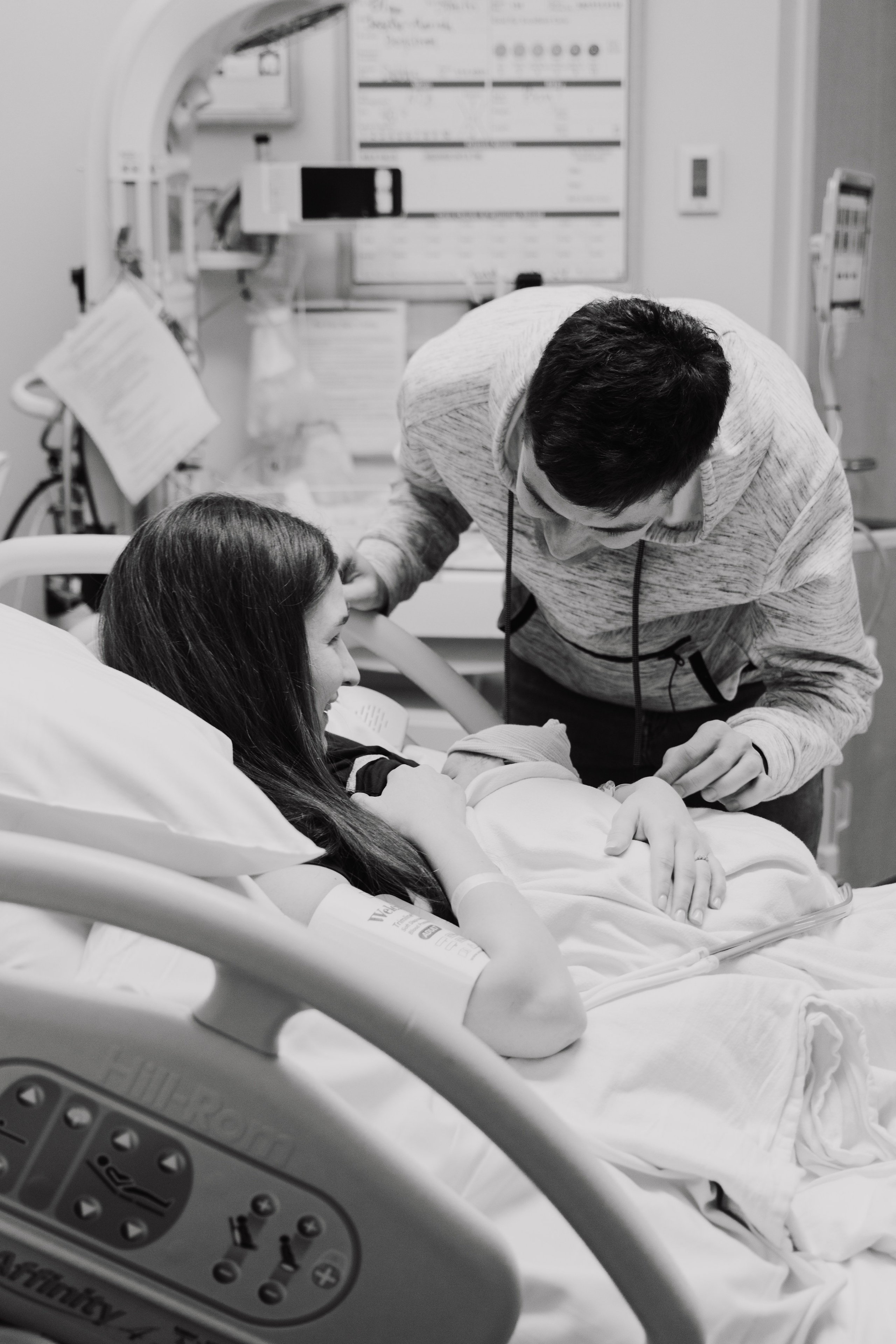 Childbirth. Eikanmedia | Photographer and videographer capturing weddings, families, engagements, pregnancy & newborns | Vancouver, WA | USA
