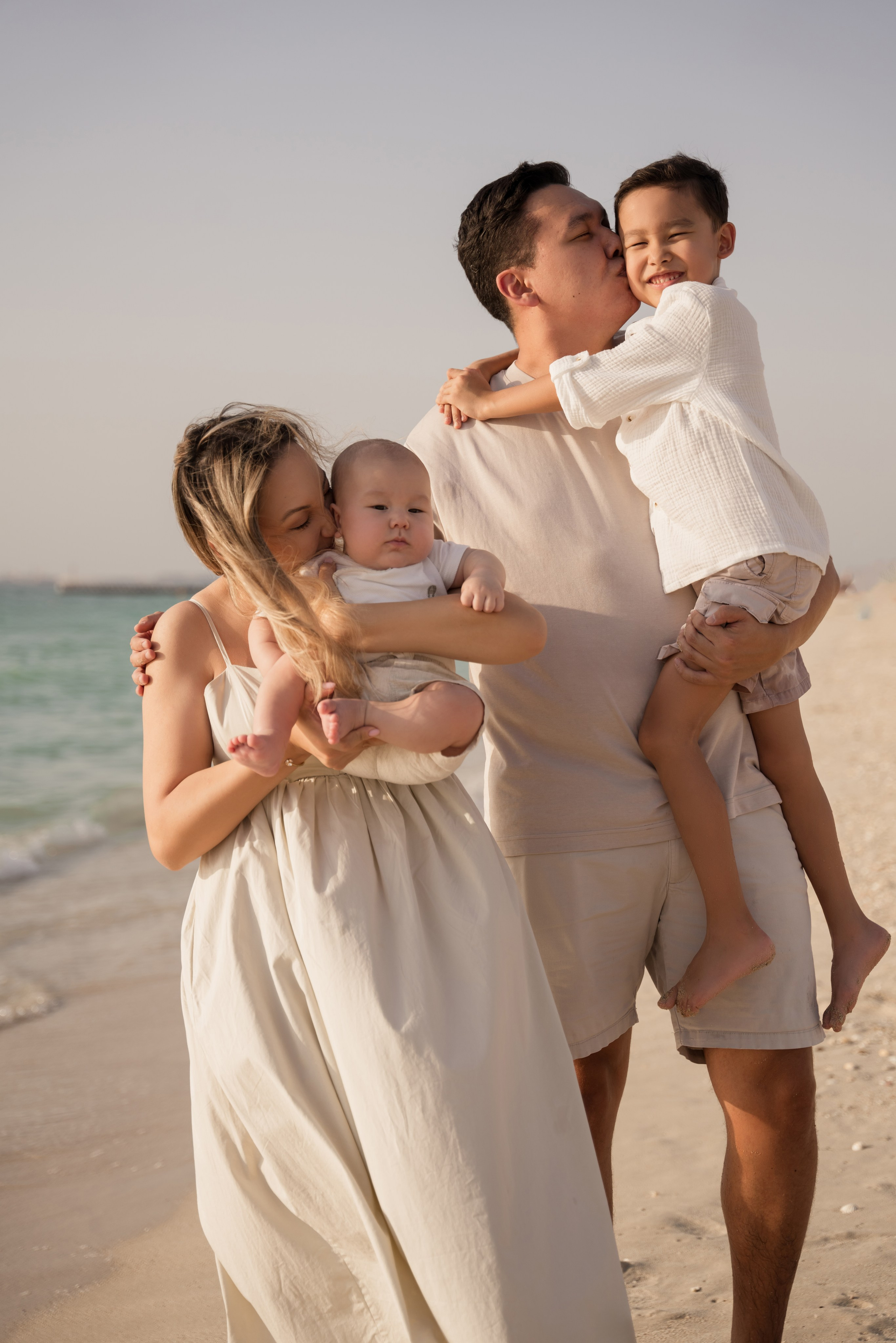 Waves and sun. Angela Iakovleva — Family Photographer in Dubai