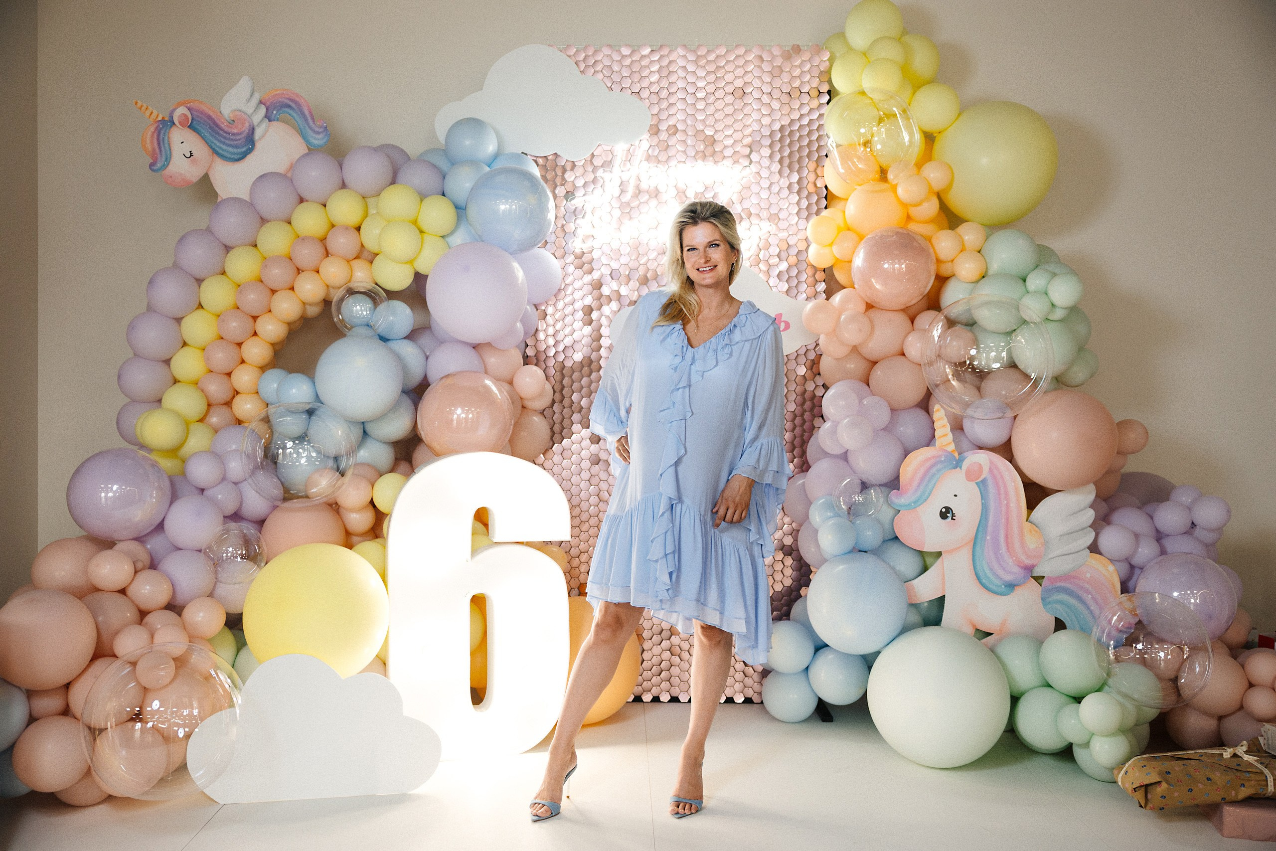 Фотосъёмка детского дня рождения 6 лет — Беззубик, Единорог и волшебная комната с Лабубу. Евгений Тимофеев | Свадебный и контент-фотограф и видеограф в Риге