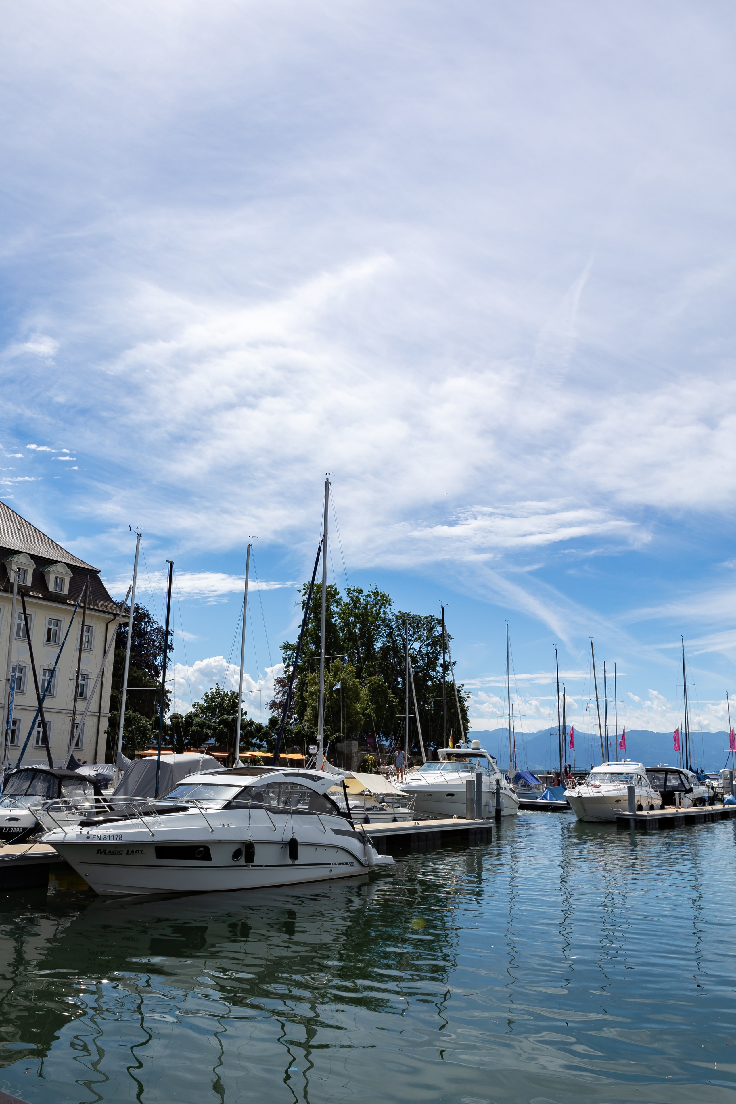 <img src="bild1.jpg" alt="Lindau Insel Fotografie kaufen"><img src="bild2.jpg" alt="Lindau Bodensee Bilder"><img src="bild3.jpg" alt="Lindau Altstadt Fotos kaufen"><img src="bild4.jpg" alt="Lindau Hafen Fotodruck"><img src="bild5.jpg" alt="Lindau Uferpromenade Wandbilder"><img src="bild6.jpg" alt="Lindau Kunstfotografie kaufen"><img src="bild7.jpg" alt="Lindau Leuchtturm und Löwe Bilder"><img src="bild8.jpg" alt="Lindau Innenstadt schöne Bilder"><img src="bild9.jpg" alt="Lindau Landschaftsfotografie kaufen"><img src="bild10.jpg" alt="Lindau Bodensee Fotos als Deko">